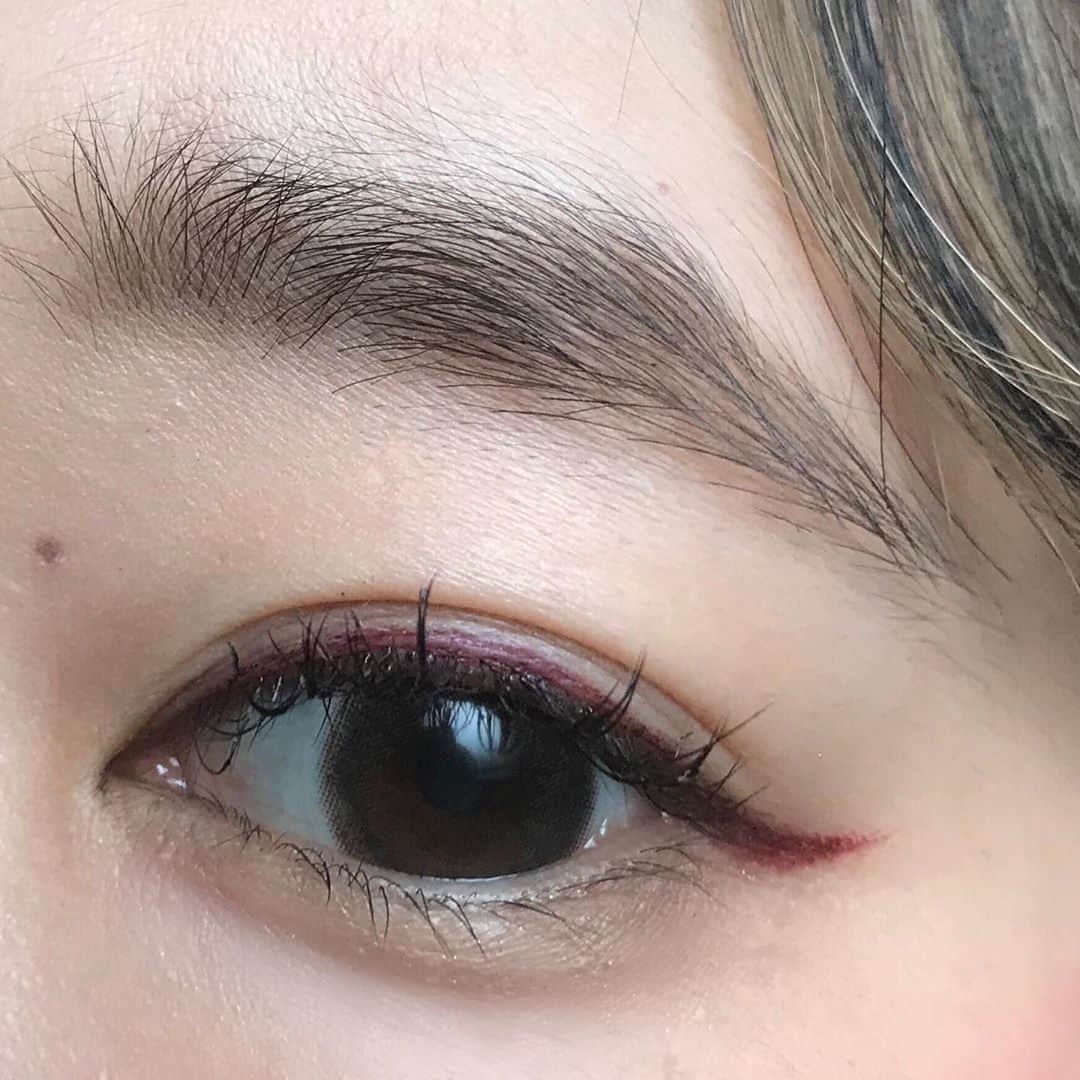 Yun chiのインスタグラム：「#アイラッシュ革命 塗り始めたからか、ハゲ散らかしてた下まつげがニョキニョキ増えてきた🥺🌱 . . 上マツ毛のエクステ用にコーティング剤として買ったんだけど良き👀✨ . . @kaede_cyori ちゃんに教えて貰いました👏素晴らしきっ ちょりは私にとって、まつげの先生です！ . . #マツエクコーティング剤 #マツエク美容液 #eyelash」