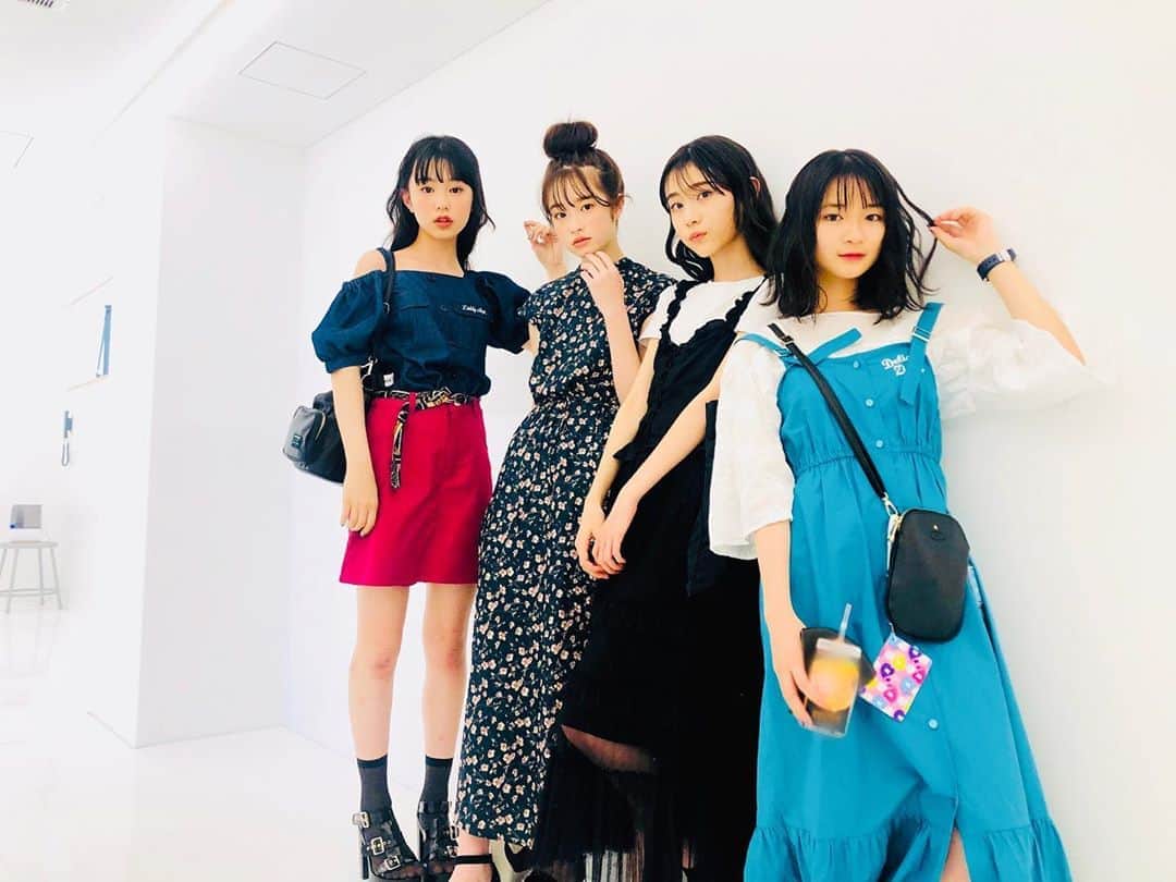 ニコ☆プチのインスタグラム：「大人🤔🌹 . . #私服です💁🏻‍♀️ #葛西杏也菜  #近藤藍月  #森﨑美月  #和田美羽  #Twitterに別バージョン載せました🧏‍♀️」