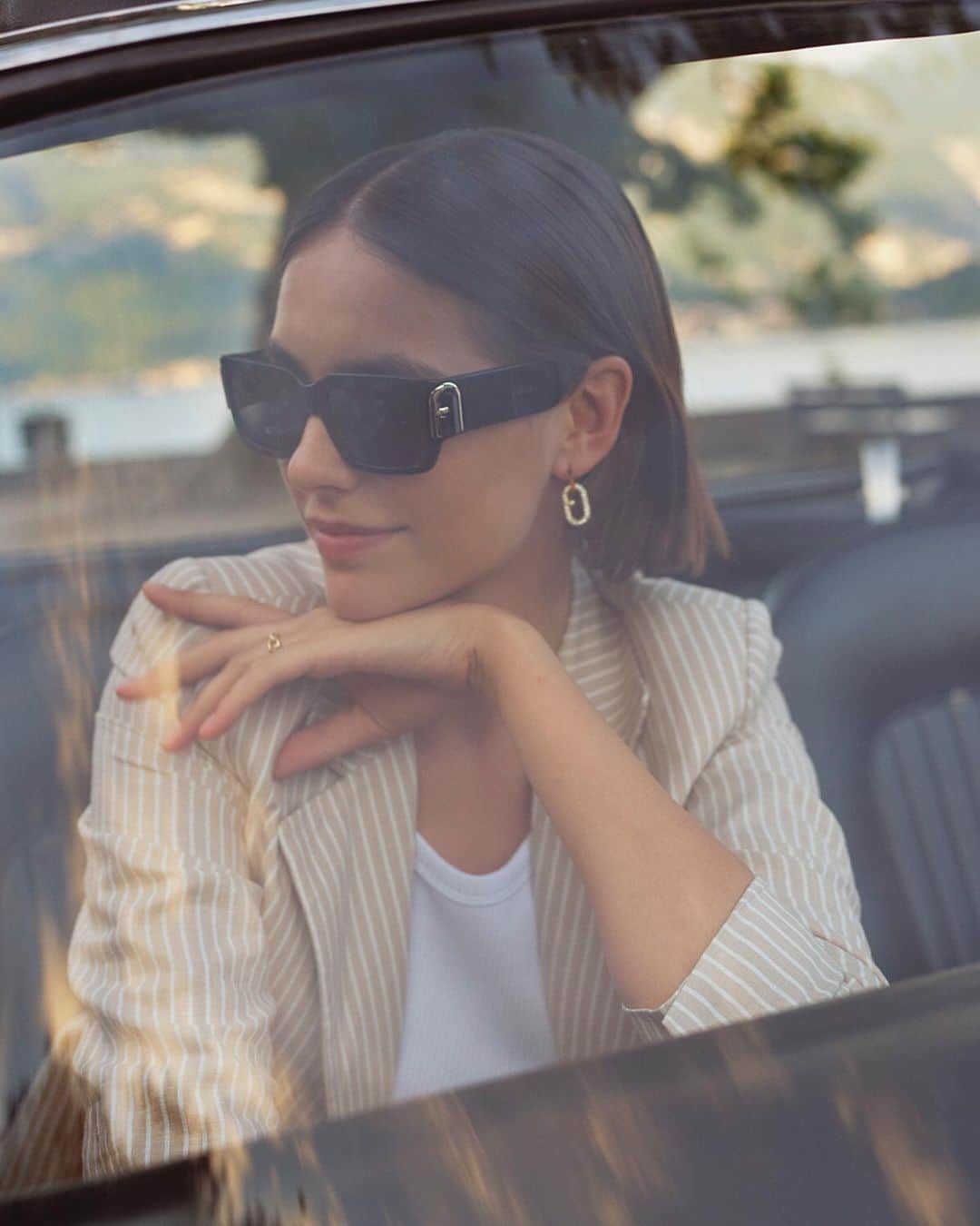 フルラのインスタグラム：「A future classic inspired by design traditions of the past: welcome the Furla 1927 Sunglasses into your world, in collaboration with @derigo_official. Frame your style this season.  #thefurlasociety #furlafeeling #newcollection #furla #accessories #fashion」