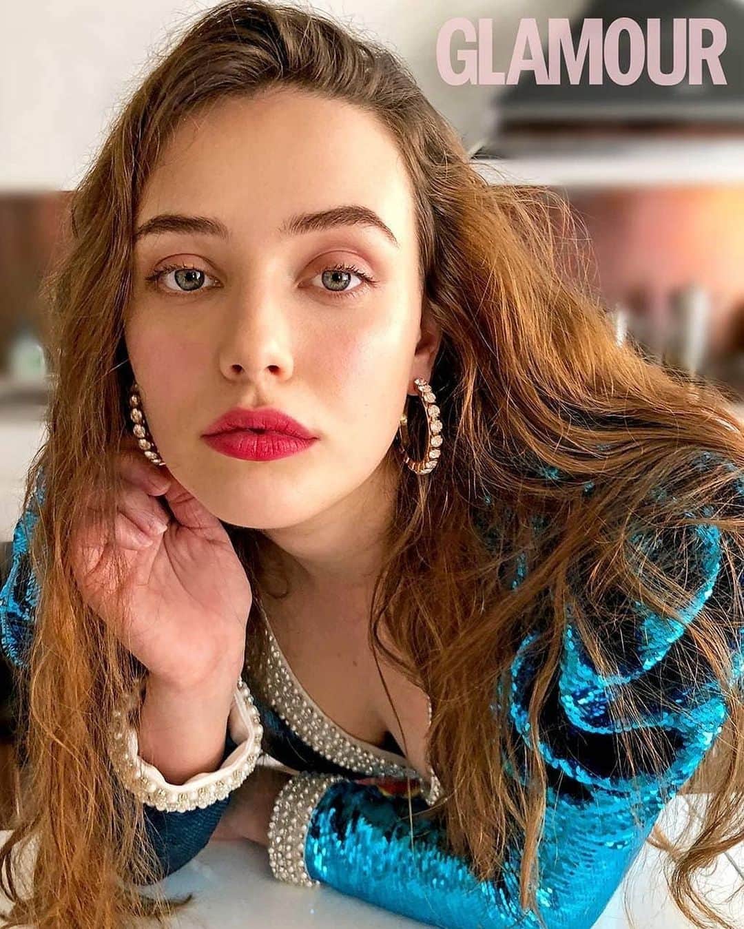 ValGarlandさんのインスタグラム写真 - (ValGarlandInstagram)「@katherinelangford did her own make-up via Zoom, featuring @lorealparis Color Riche Satin Lipstick Place Vendome 364. Look designed by @thevalgarland for @glamouruk   Photography and makeup by @katherinelangford Interview: @joshsmithhosts  Stylist @mollyddickson  Beauty direction: @thevalgarland  Editor in Chief: @deborah_joseph . . .  #KatherineLangford #ValGarland #GlamourUK #zoomshoot」7月24日 19時17分 - thevalgarland