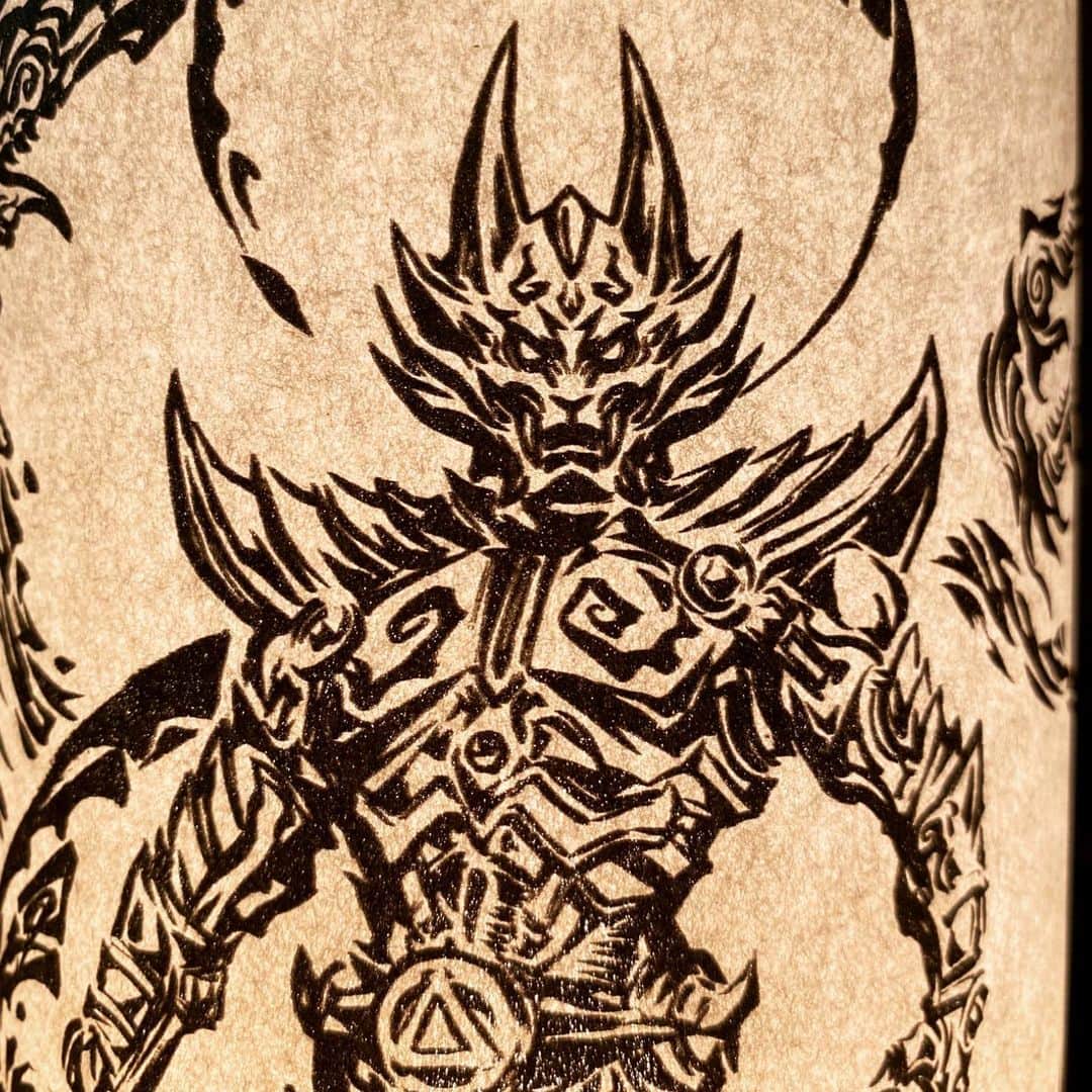 のインスタグラム：「闇を照らす行灯。和紙の風合いが優しい光です。 ＃牙狼２０周年　＃GARO  https://tsutaya.tsite.jp/news/book01/i/41573740/」