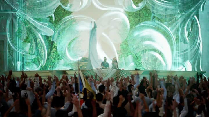 サネリー・ジェームズのインスタグラム：「One more day! Once again @tomorrowland showed they’re doing things next level 🙌🏾.. Excited to see you during the daybreak tomorrow.」