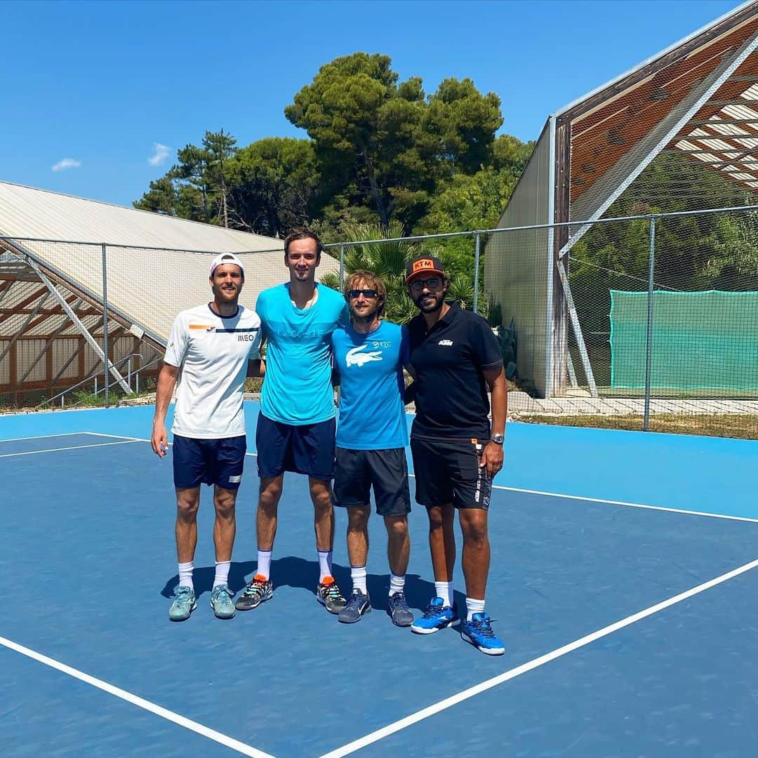 ダニール・メドベージェフのインスタグラム：「Thanks for the practice 💪🏼🎾 // Спасибо за тренировку 💪🏼🎾」