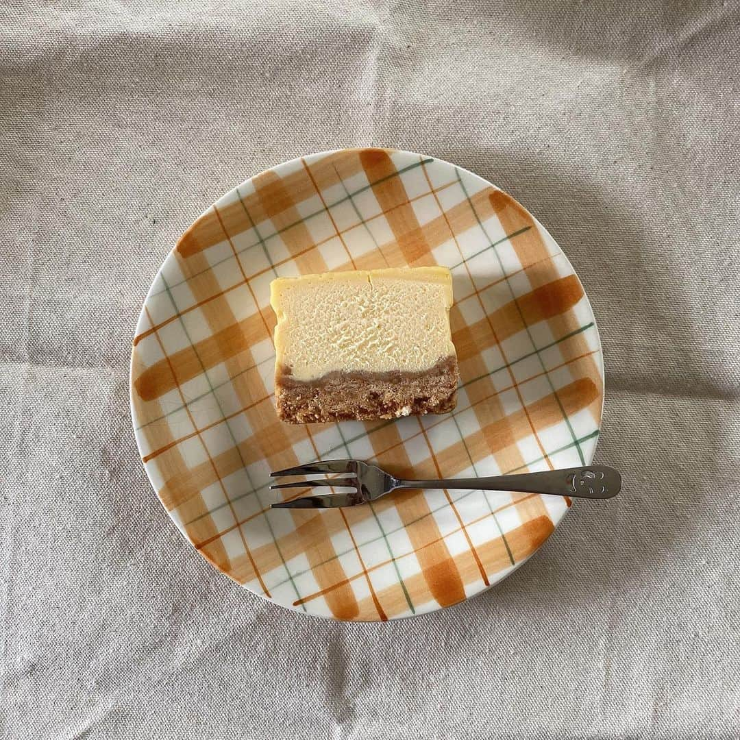 横山結衣さんのインスタグラム写真 - (横山結衣Instagram)「チーズケーキ作りました🌻🌻  どっしりチーズケーキ！ おいしかったよぅ！  #チーズケーキ」7月24日 19時20分 - yoko_yui_team8