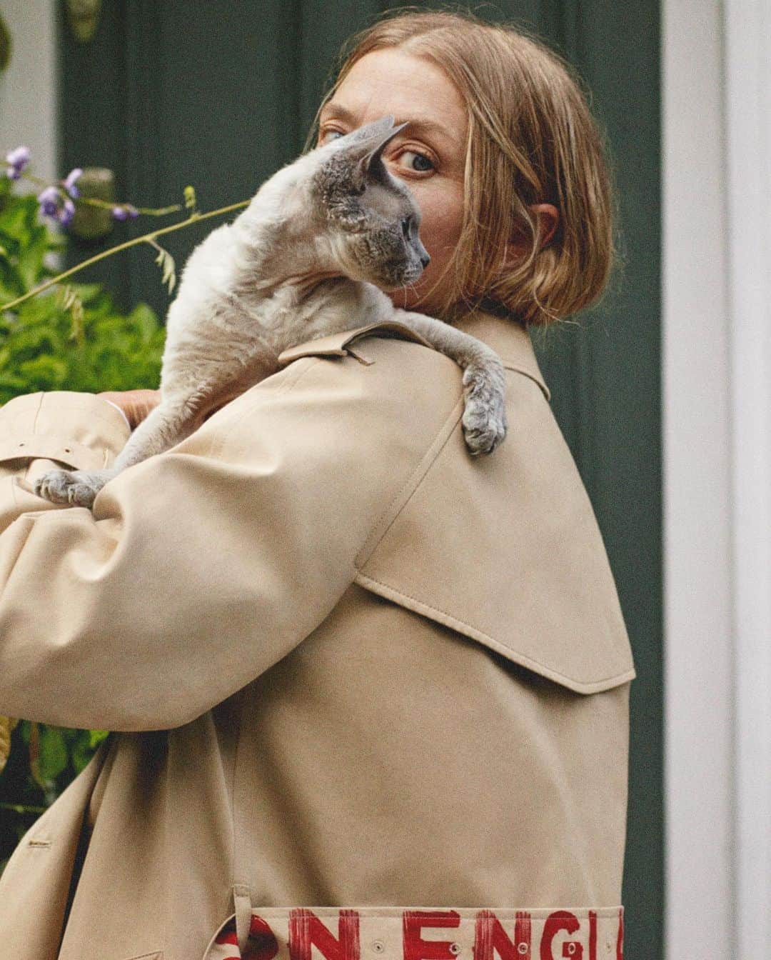 のインスタグラム：「Sabrina, Accessories Design, Notting Hill . Discover the Spring/Summer 2021 pre-collection lookbook - a celebration of the #Burberry community, inspired by Thomas Burberry’s legacy of discovery and the great outdoors . Photographed outside her London home, Sabrina wears our bespoke gabardine trench coat and oversized shirt with graffitied logo prints, technical wool gabardine longline shorts, engraved bangles and wraparound sandals . #BurberryPreSS21」