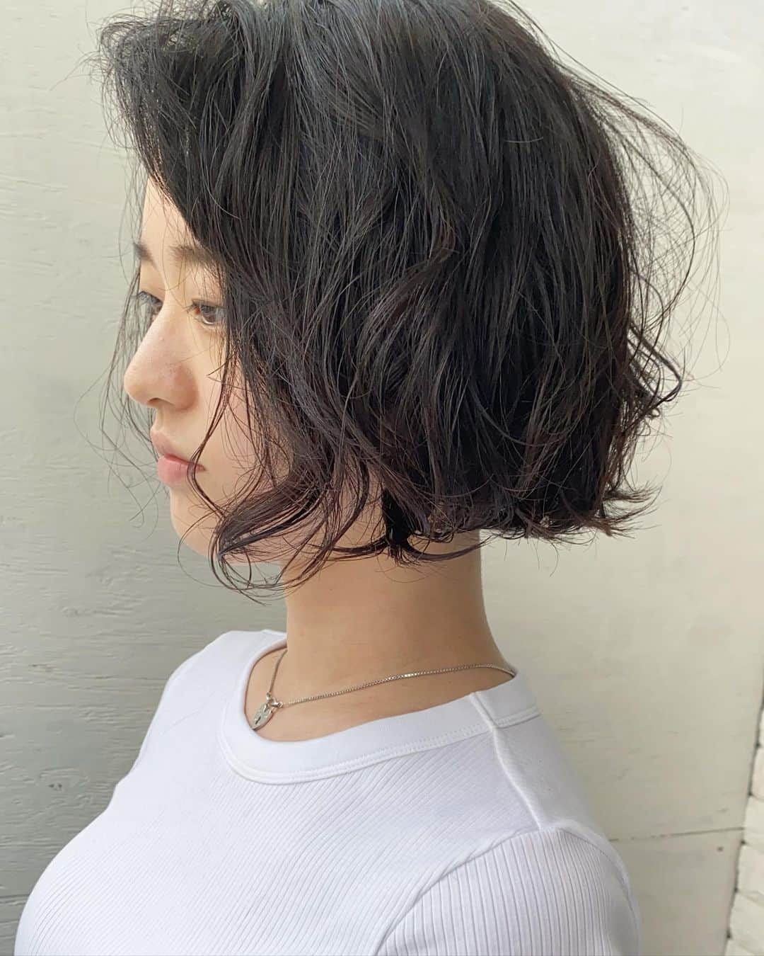 並木一樹さんのインスタグラム写真 - (並木一樹Instagram)「サラサラストレートヘアからパーマで癖毛風のニュアンスBob🌿⤴︎ ・ パーマならお任せください♪ ・ 最後の日のお客様♪ #NAMIヘアー　←レディーススタイルのまとめはこちら♪ ・ #ハンサムショート #オールバック #ボブ#ミニボブ #グラボブ #グラデーションボブ #ミニボブ #ショートヘア#ショート」7月24日 19時34分 - casi_namiki