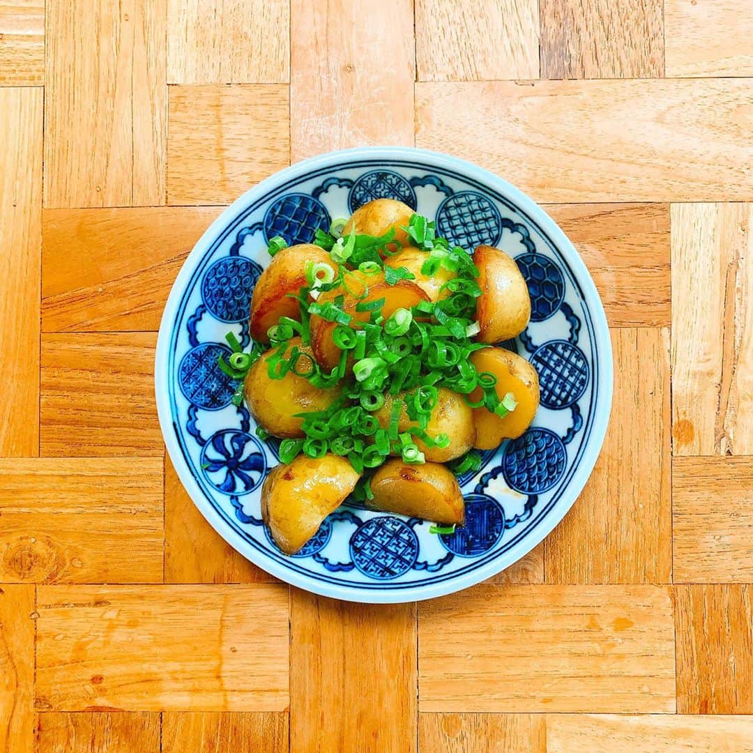 リサ のインスタグラム：「新じゃが美味しい🥔🥔🥔  #food #foodpic #foodphoto #foodie #foodlover #instafood #foodism #foodaddict #foodies #foodoftheday #onthetable #りちゃこ食堂」
