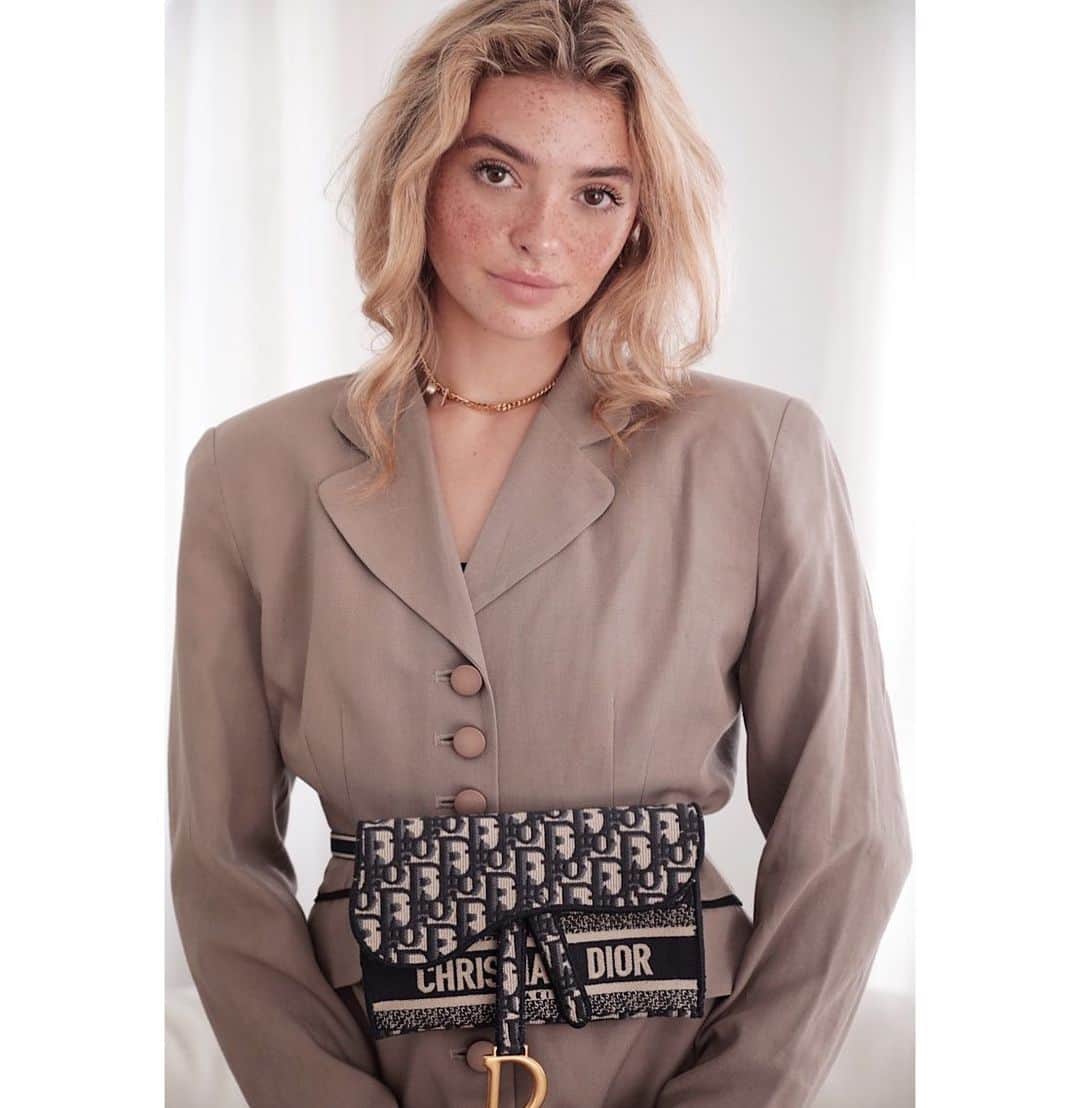 Kelsey Simoneのインスタグラム：「New video is up!! I talk about my tips & secrets to help you guys trying to work in the fashion industry, or to grow in fashion! Whether you want to be an influencer, a model, a designer.. these tips are super helpful! Link is in my bio X」