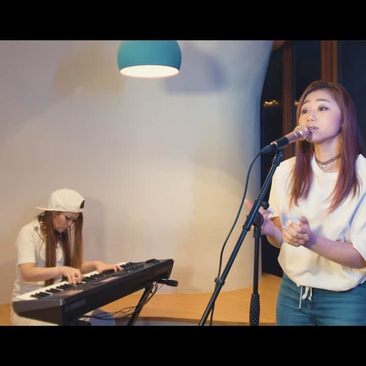 RIRIのインスタグラム：「💜Ella Mai - Boo’d Up (cover by RIRI)💜  Ever since I performed this song for J-wave I’ve been getting requests to sing it again! Here’s my cover of “Boo’d Up” by Ella Mai❤️  Don’t forget to press the like button and leave some comments!🥰 Please check out my YouTube channel!  以前J-WAVEで生歌唱して以来、皆さんからもう一度聞きたいというリクエストの多かったElla Maiの"Boo’d Up"を歌ってみました❤️  続きは、私の公式YouTubeチャンネルにてぜひチェックしてみてねー！！ ぜひYouTubeにも応援のいいねやコメントをお待ちしております！！✨  Singer : @riri_tone  Keyboard : @ariasaitoukey  Film Production : @jinofilms   #riri #riritone #cover #video #カバー動画 #歌ってみた #リクエスト #ellamai #boodup #acoustic #keyboard」