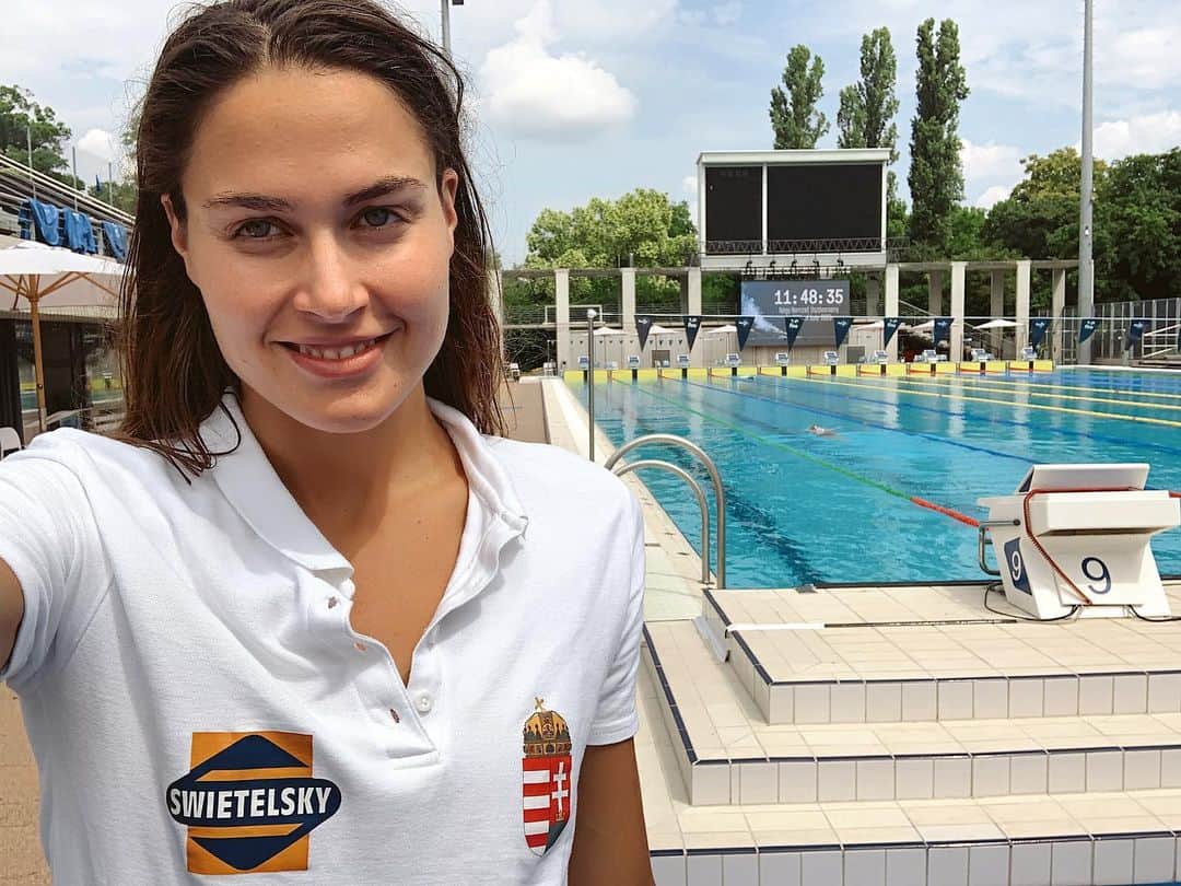 ズザンナ・ヤカボスのインスタグラム：「micsoda hangulat volt itt az Európa-bajnokságon 2010-ben meg 2006-ban 😃  Ki emlékszik?」