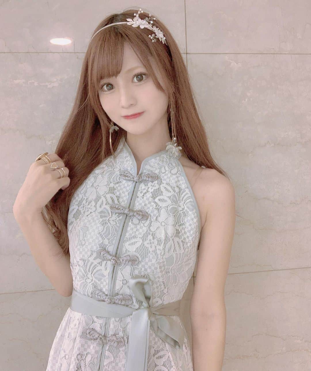 眞白ありすさんのインスタグラム写真 - (眞白ありすInstagram)「例のチャイナ風ワンピース着てみた♡ . . . . . . . . #韓国ファッション #中国ファッション #チャイナドレス  #コスプレ　#cosplay #清楚系 #チャイナ服 #チャイナ風ワンピース　#チャイナ風ワンピース #透明感 #透明感女子 #アイドル　#スリット #スリットワンピース  #今日のコーデ  #全身コーデ #デート服  #今日のコーデ #ビジョビ」7月24日 19時53分 - alice.ee1010