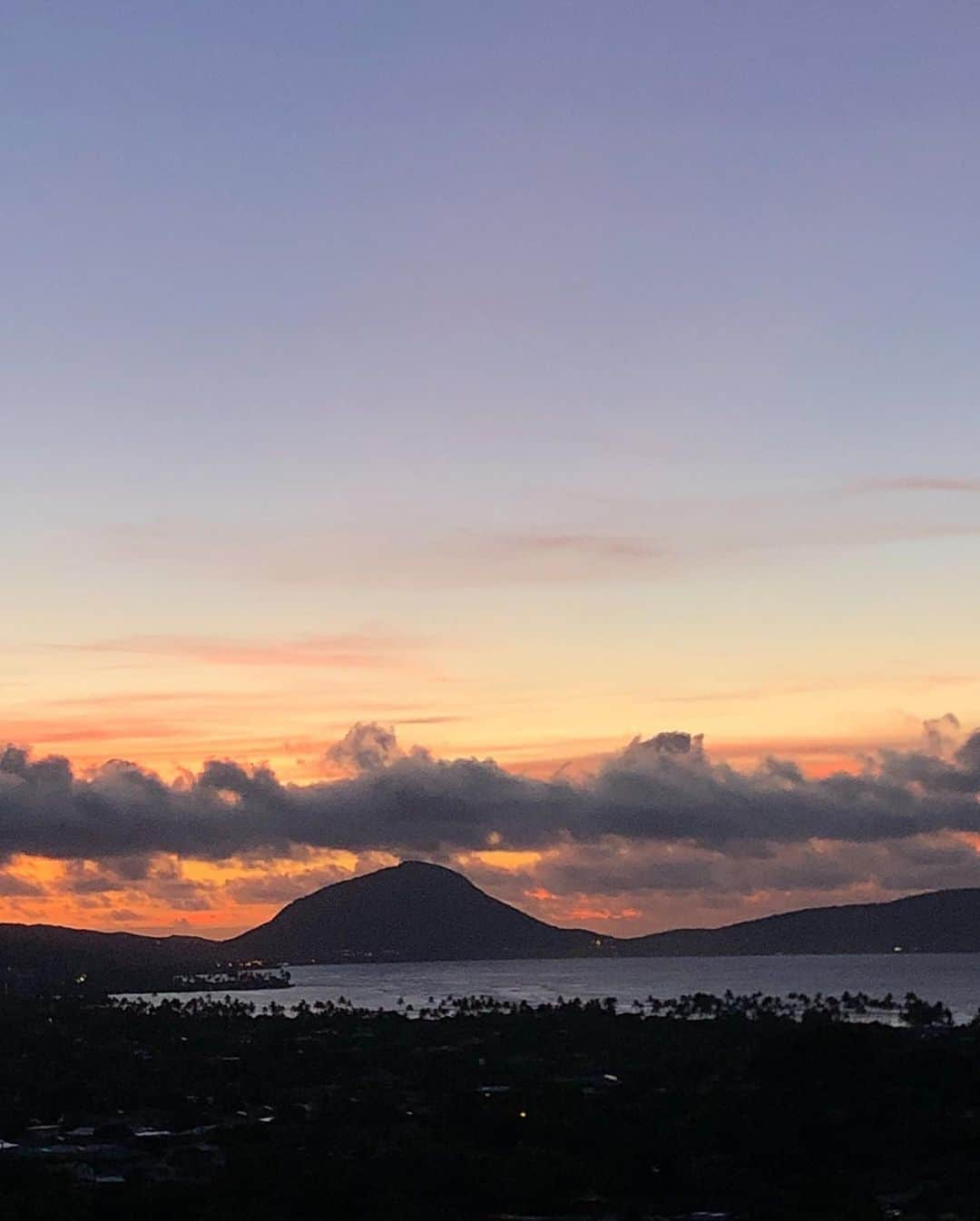 アシュリさんのインスタグラム写真 - (アシュリInstagram)「2019 BC (Before Corona) - Hawaii edition🌴 Missed traveling so much I had to pull up photos from last year 😢 LOOK AT THE COLORS💙💚」7月24日 20時03分 - ashleybchoi