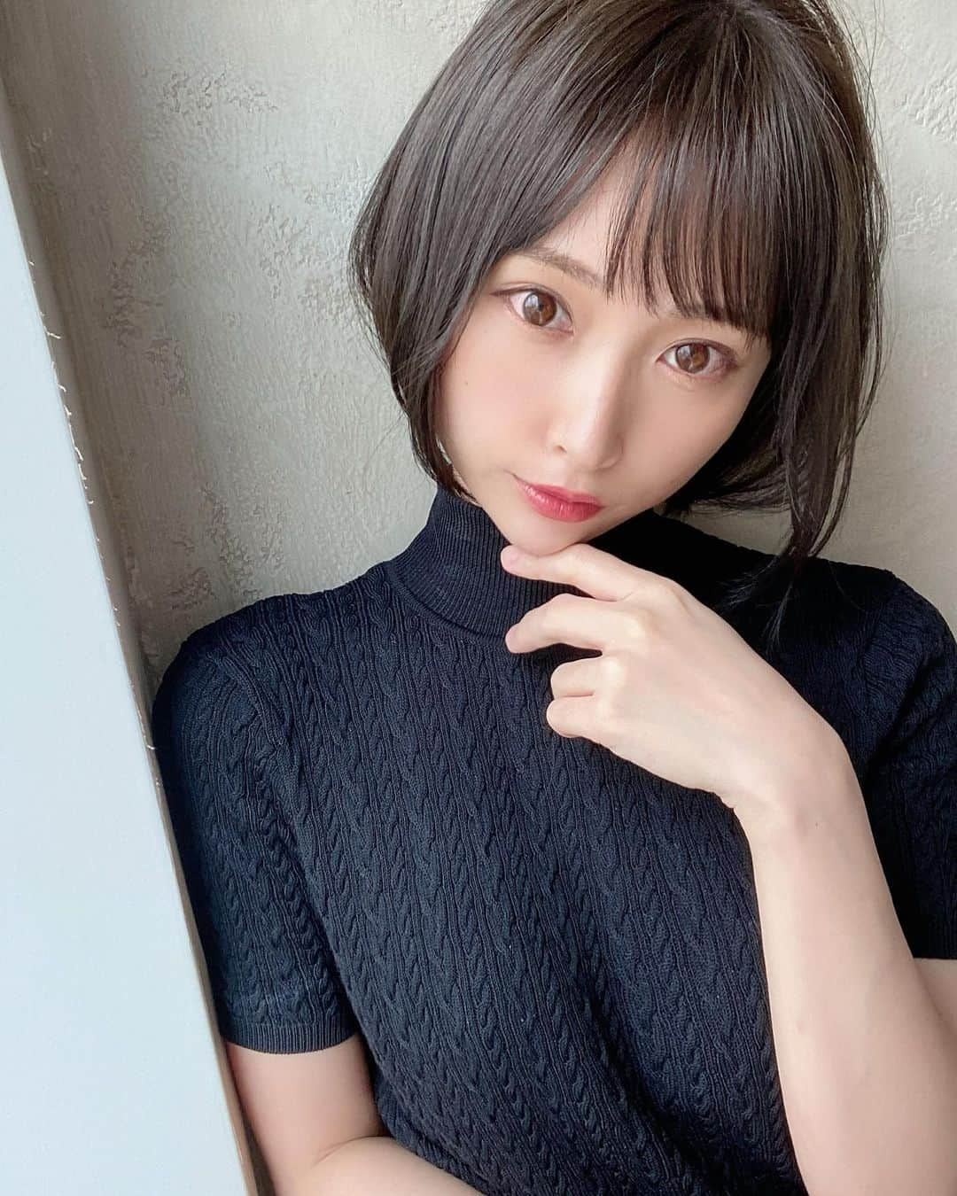 島田玲奈さんのインスタグラム写真 - (島田玲奈Instagram)「. 髪色がとっても可愛くなりましたっ🌷 . 光が当たると透明感すごくて、最高◎ . @tenhouo さん、いつもありがとうございます💛 . 髪の毛くくりたいから、ちょっと伸ばすつもり🤭伸ばせるかなぁ〜。 . #ショートヘア #ショートボブ #newhair」7月24日 20時01分 - smd_rn321