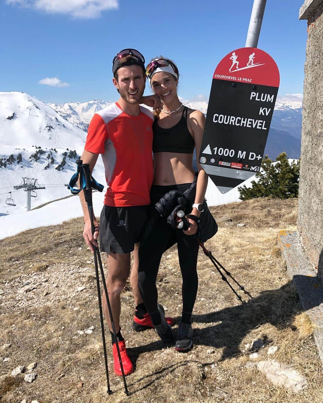 ポーリーヌ・オアロのインスタグラム：「A week ‘til holidays ⛰🏕🌳  Love this one.」