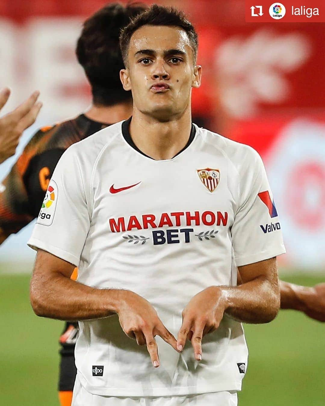 セビージャFCさんのインスタグラム写真 - (セビージャFCInstagram)「#Repost @laliga • • • • • • Ramón Sánchez Pizjuán Stadium  ✌🏻😚✌🏻  #Reguilon #SevillaFC #LaLigaSantander #LaLiga」7月24日 20時08分 - sevillafc