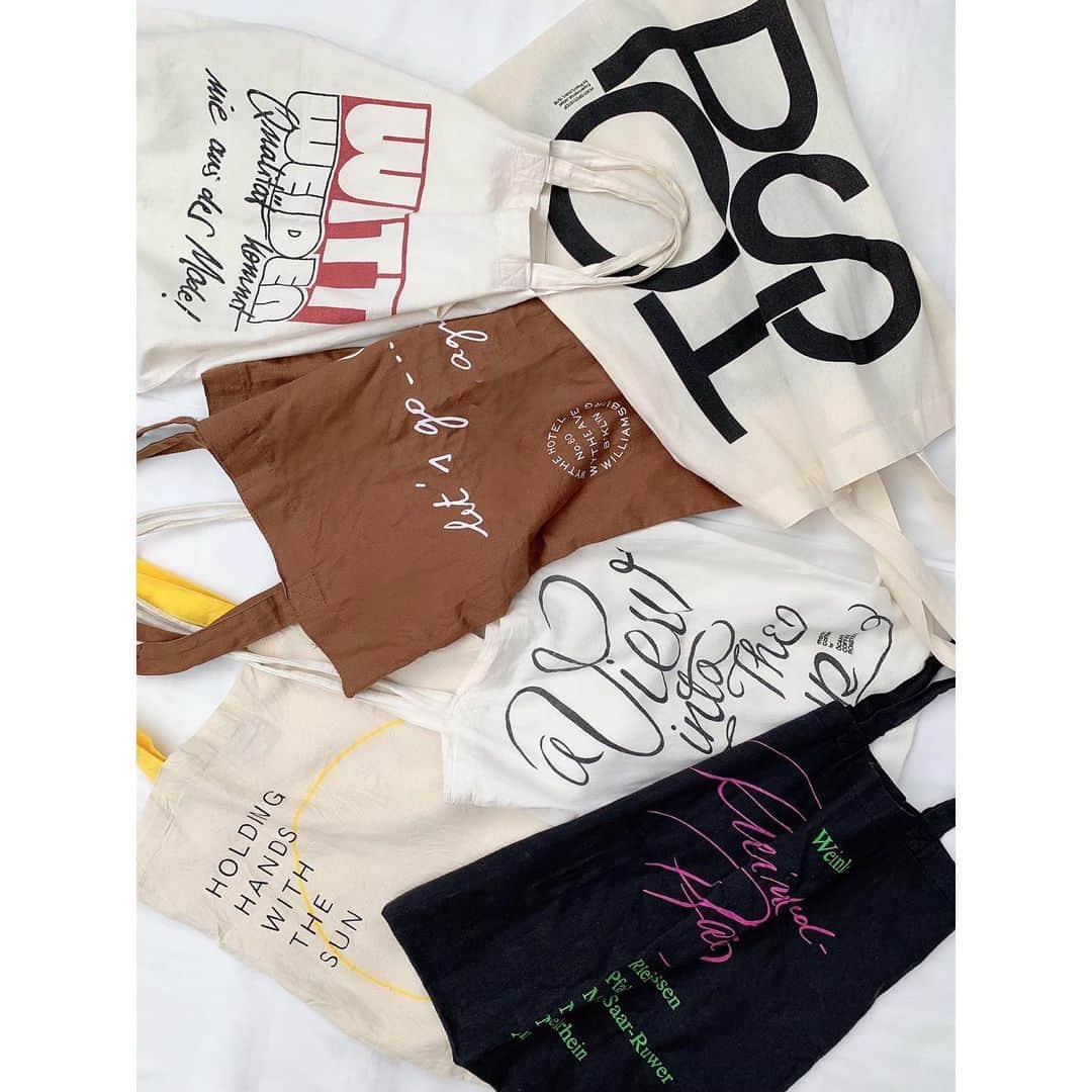 川島幸恵さんのインスタグラム写真 - (川島幸恵Instagram)「🛍🛍🛍﻿ ﻿ お気に入り♡﻿ ﻿ ﻿ #ecobag #cottonbag﻿ #totebag #fabricbag #shoppingbag #bags﻿ #favorite﻿ #fashion﻿」7月24日 20時18分 - sachie118