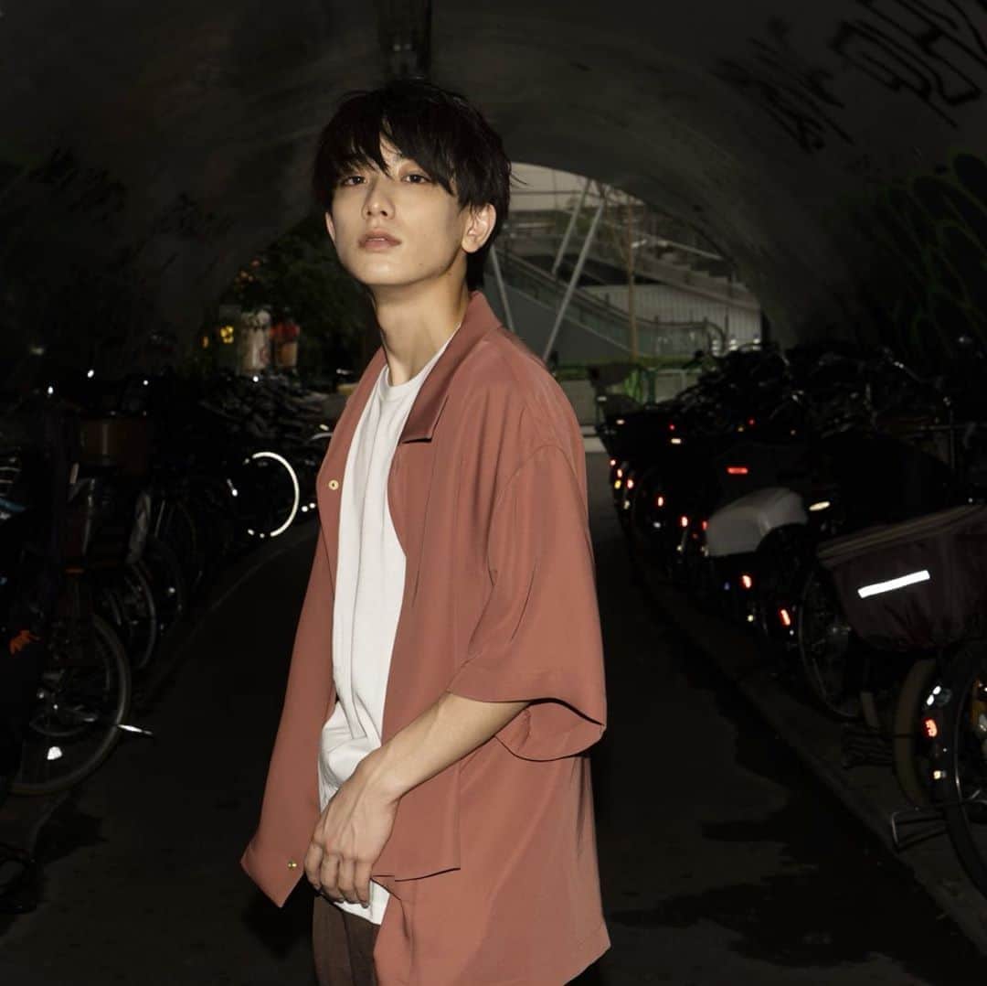 小西詠斗のインスタグラム：「6月に撮って貰った写真です！ みんな気をつけて頑張ろー！🧚‍♂️ #えいと」