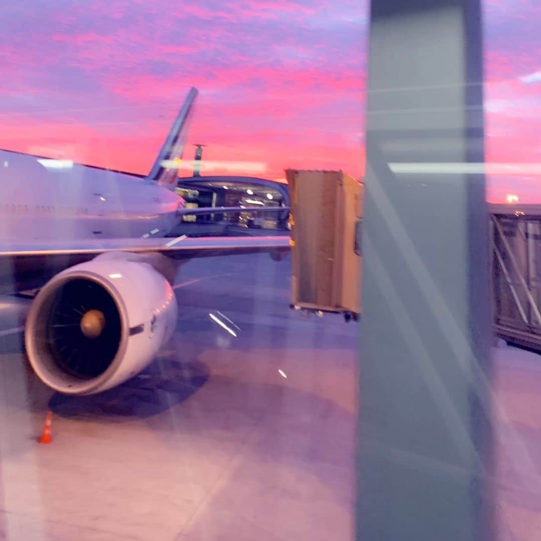 小西真奈美さんのインスタグラム写真 - (小西真奈美Instagram)「旅に行きたいなぁ…。 と思うけれど、 今はとにかく健康であるだけで とっても感謝✨  元気だったらまたどこにでも行ける☺️  #旅 #いつかの着陸後 #綺麗な空」7月24日 20時25分 - manami.official