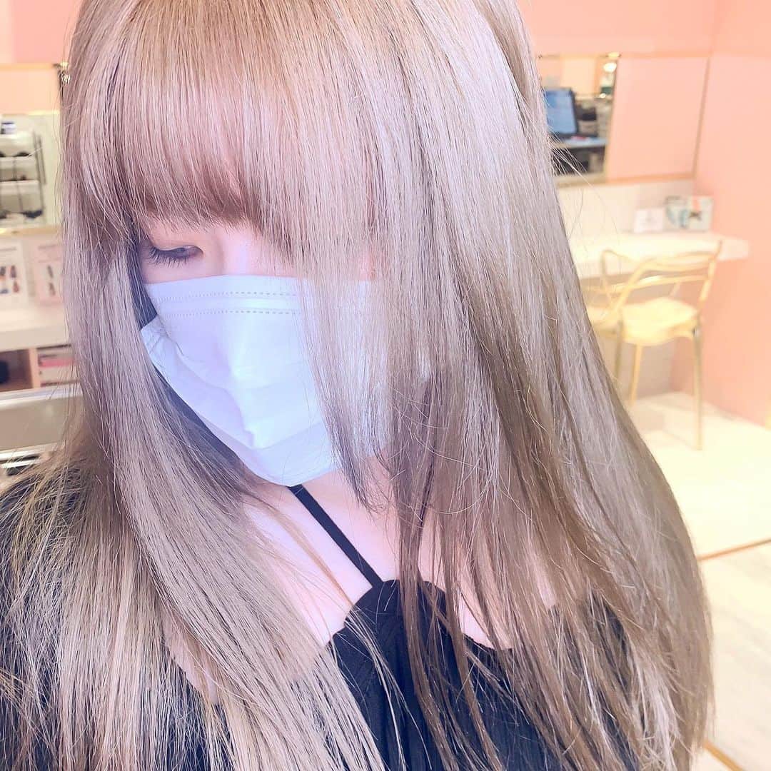原涼香のインスタグラム：「𝐕𝐚𝐧𝐢𝐥𝐥𝐚 𝐛𝐥𝐨𝐧𝐝 🦋🤍 ブリーチ回数は要相談です ㅤㅤㅤㅤㅤㅤㅤㅤㅤㅤㅤㅤㅤ」