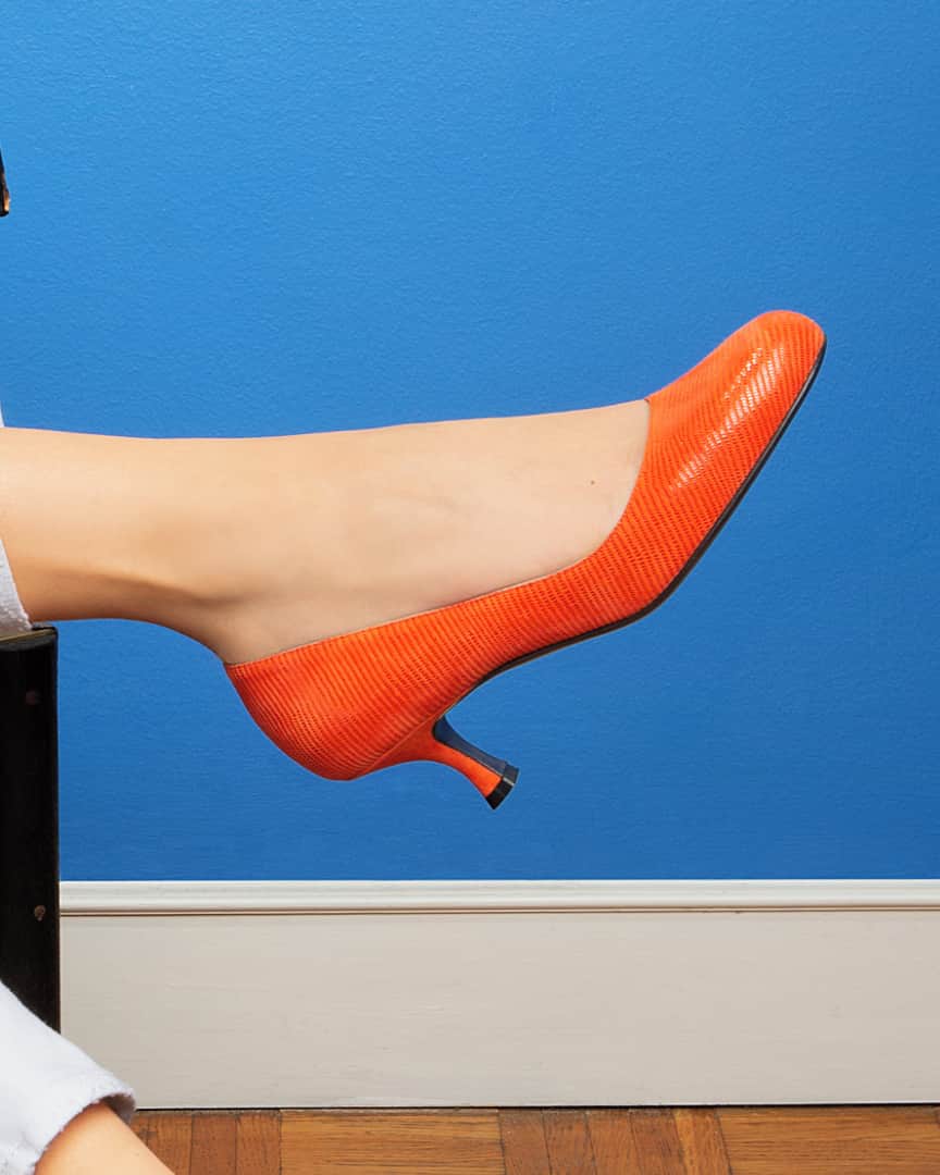 アレッサンドロオテーリさんのインスタグラム写真 - (アレッサンドロオテーリInstagram)「You can have anything you want in life if you dress for it. Don't miss this amazing #B50OrangeCountry dècolletè! 🧡⁣ .⁣ .⁣ .⁣ .⁣ #Aocolletcion #Alessandrooteri #Oterishoes #madeinitaly  #luxuryshoes #shoes #luxurydecollete #Orangeinspiration #Shoeslover #Milano #Milanoshoes #musthaveshoes  #fashionable #chic #Highheels  #fashiondesigner⁣ #style #leathershoes #glamour #Oteriluxuryshoes #Shoesinspiration #Milan #Orangeshoes #luxuryPump #Elegantheels」7月24日 20時30分 - oteri_milano