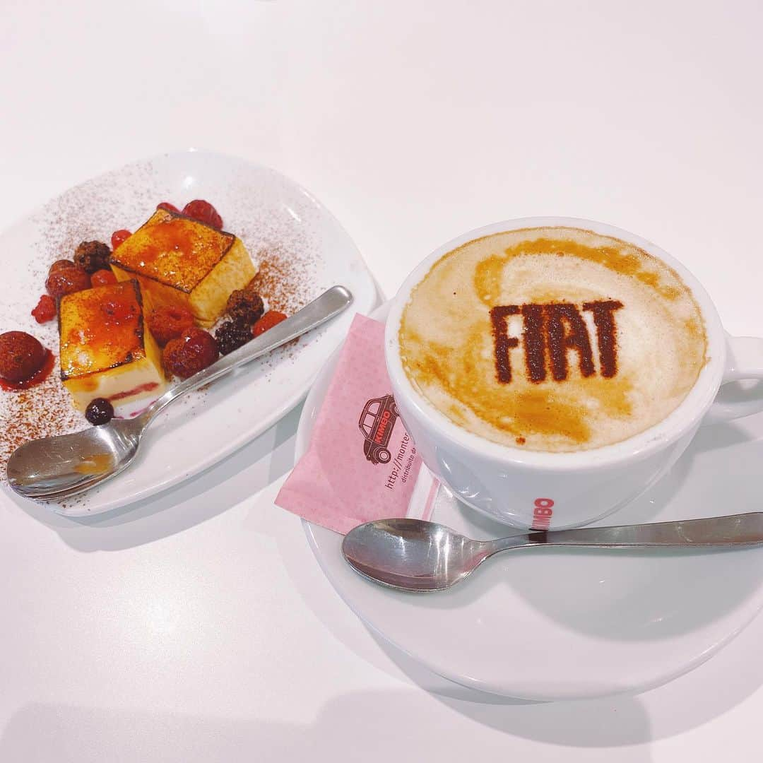 関口愛美さんのインスタグラム写真 - (関口愛美Instagram)「松濤のFIAT Cafe☕️🇮🇹 @fiatcaffe_shoto  ディーラーに併設されてるお店。カフェだけの利用ももちろん出来て、フードメニューも充実してました🍕FIATグッズもたくさん✨  #fiat #fiatcafe #フィアットカフェ #フィアット #cafe #カタラーナ #fiat500 #コラボグッズ #fiatグッズ #fiatgoods #松濤」7月24日 20時38分 - sekiguchiaimi