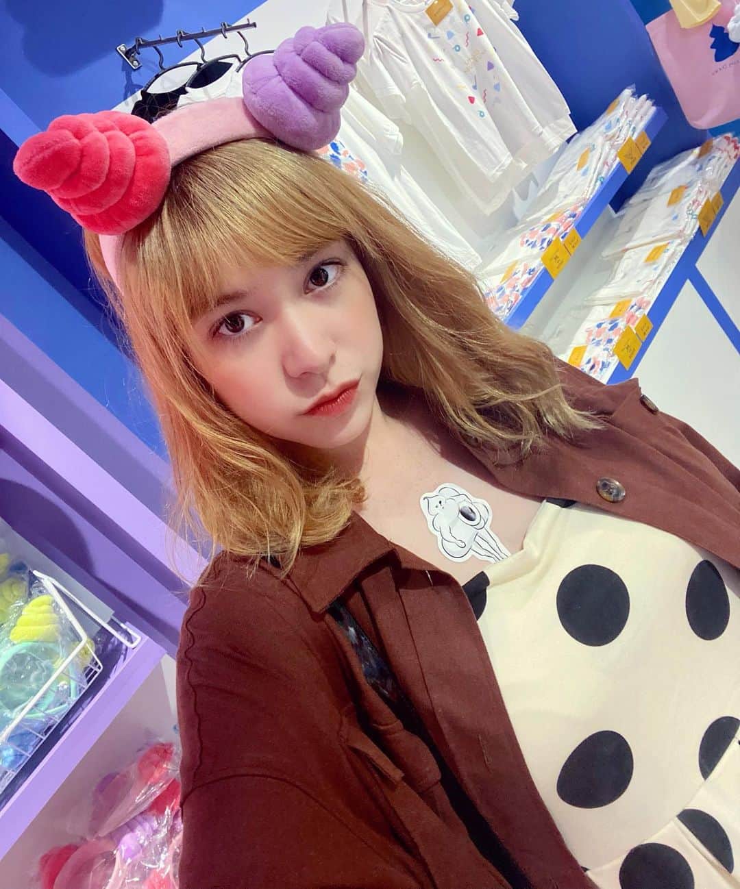 のインスタグラム：「梅雨はまだ明けないのかなぁ？？  この日は雨の日アクティビティ☔️ お台場で @bunjihibiya 牛タンランチ😋❤️ (2550円💸)  からのスポッチャからのうんこミュージアム💩 @divercitytokyo_plaza.official @round1_official @unko_museum   #ダイエット　#ダイエットメニュー #ダイエット記録　#diet #グルメな人と繋がりたい  #お酒好きな人と繋がりたい #お酒好き女子 #ビール　#ビール女子 #ビール好きな人と繋がりたい #お洒落さんと繋がりたい #お洒落な人と繋がりたい　#料理好きな人と繋がりたい　#beer #グルメ好きと繋がりたい #渋谷　#渋谷グルメ #焼肉　#焼肉好きな人と繋がりたい #焼肉　#ホルモン　#メガネ女子 #beams #お台場　#お台場デート #お台場グルメ #うんこミュージアム　#スポッチャ　#ダイバーシティ #お台場カフェ #odaiba」