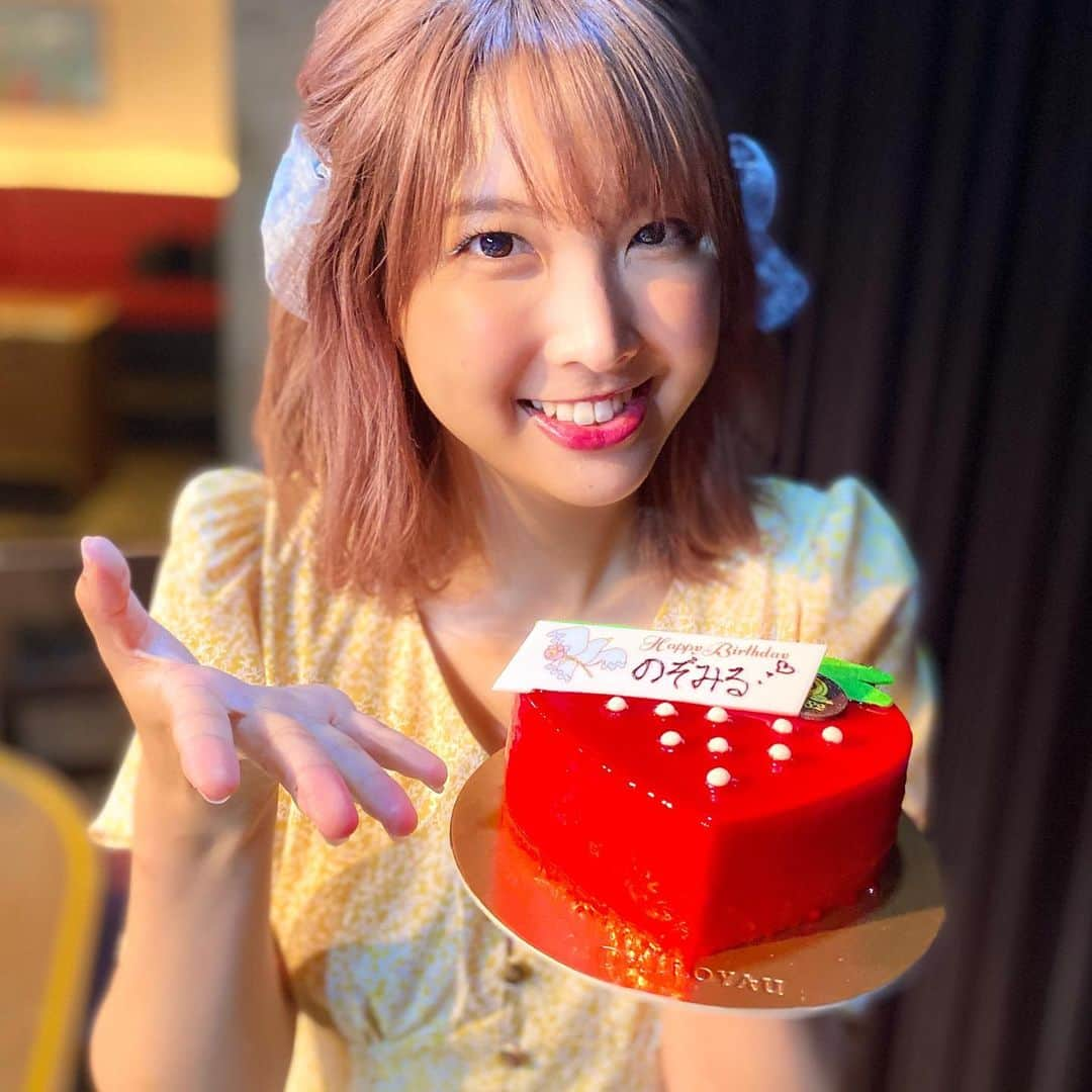 西田望見のインスタグラム：「初のBirthday & 1st Anniversary TALK EVENT、無事終了いたしました✨ リアルタイムで参加してくださった皆さま、ありがとうございました☺️  0歳から30歳まで（！）、のぞみるの歴史をぎゅっとお届けした２時間になりました❣️  まだ見てないよ〜！という方や、復習したい！という方は、ぜひツイキャスプレミアのアーカイブ配信をご利用ください🌹  プロフィールのリンクから、NEWSを見てみてくださいね ⇨ @nozomiru_info   #西田望見 #のぞみる #のぞみる誕」