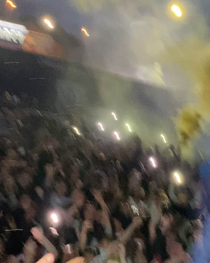 サム・ジョンストンのインスタグラム：「CRAZY Scenes the other night. Amazing support from the fans, hopefully you can be back in the Hawthorns to support us ASAP !! WE ARE PREMIER LEAGUE 🥳🥳」