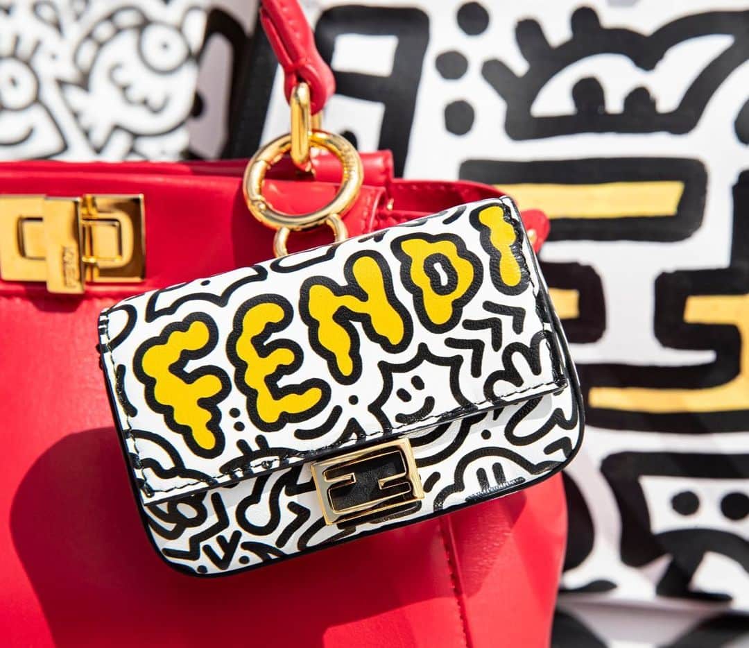 Fendiさんのインスタグラム写真 - (FendiInstagram)「F is for fun. We’re delighted to present the new capsule collection created in collaboration with the young British artist Sam Cox – better known as @mrdoodle. Available now exclusively at Fendi.cn and dropping soon in selected boutiques worldwide. #Fendi #FendiPeekaboo」7月24日 20時54分 - fendi