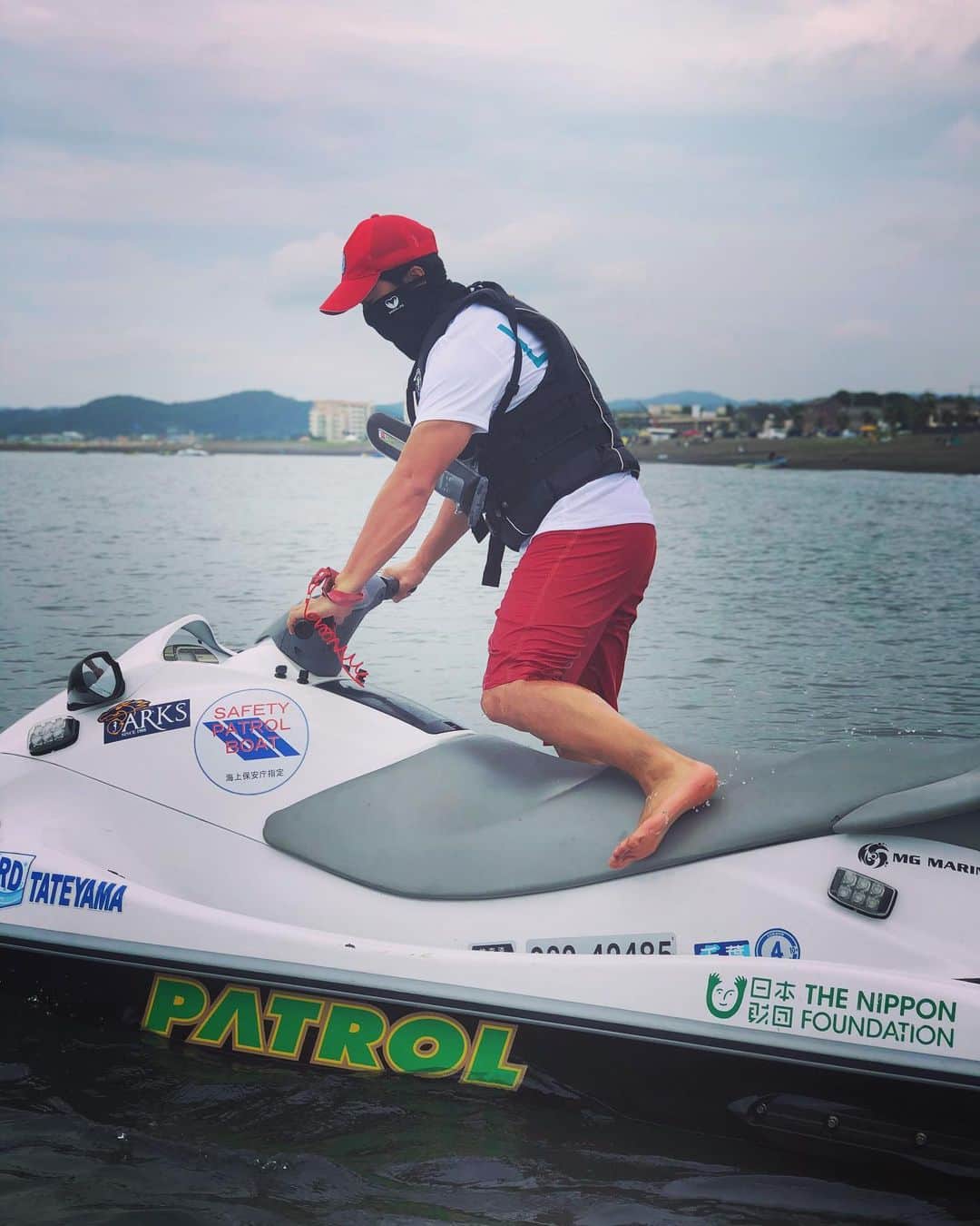 のインスタグラム：「our style...  #tateyamasurfclub #lsneckgaiter #savelife #nodd #海上保安庁 #pwc #館山」