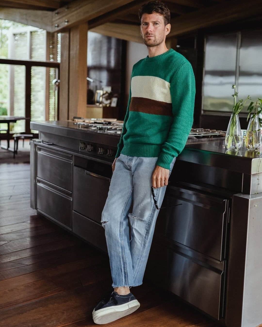 のインスタグラム：「"A man doesn’t always want to think too long or take the time to think about his outfit choices too much,” says Mr Derek Van Heurck, the younger half of the father-and-son duo behind Belgian casualwear brand @belleroseofficial Inspired by classic, casual workwear, the capsule collection they have created exclusively for MR PORTER is full of pieces that will give your summer wardrobe a bit of effortless oomph without looking like you’re trying too hard. Head to the link in bio to see how the Father-Son duo style the latest collection. #MRPORTER」