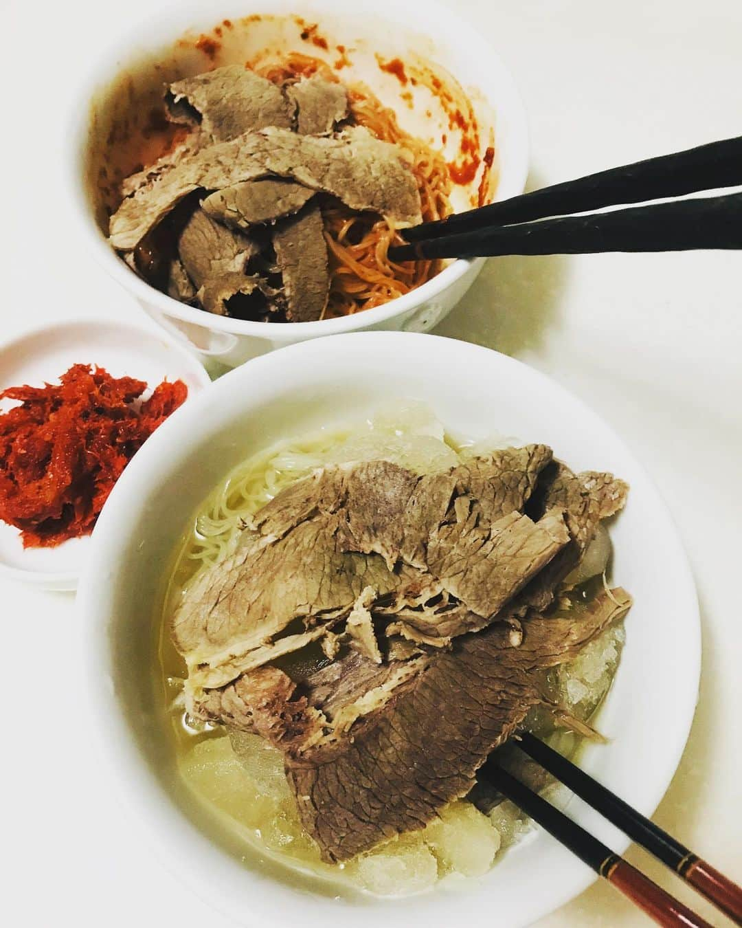 イ・スンヒョのインスタグラム：「아빠곰탕에 이은 아빠냉면. (진짜 사진 찍을 줄 모름ㅋㅋ) 양도 많고 맛있네요 “대디푸드” 검색하면 사이트가 바로 나와요~ #정태우#아빠곰탕#아빠냉면」