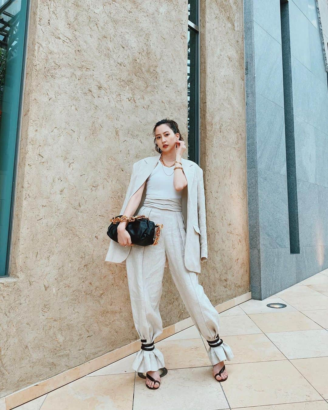 河北麻友子さんのインスタグラム写真 - (河北麻友子Instagram)「FASHION SUIT: SUBTLE TOP: Danielle Bernstein  HEELS&BAG: Bottega Veneta  #FASHION #OOTD #麻友コーデ」7月24日 21時12分 - mayukokawakitaofficial