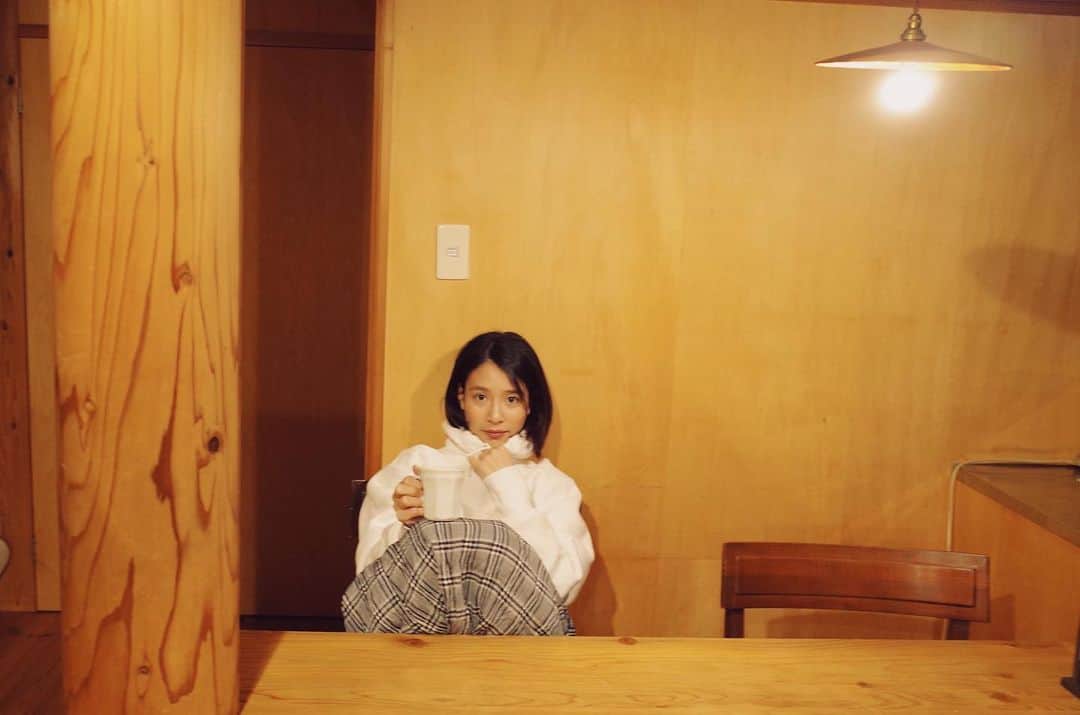 生越千晴のインスタグラム：「去年年末実家に帰った時いもーとが撮ってくれた写真。  가족 너무 좋아해 💠 빨리 보고싶어～  離れてるから次いつ会えるか分からないけど早く家族に会えますように！」