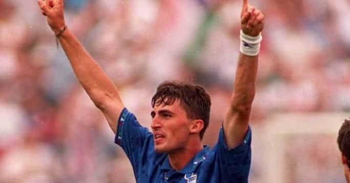 サッカーイタリア代表さんのインスタグラム写真 - (サッカーイタリア代表Instagram)「🎂 Buon compleanno a Dino #Baggio che compie 4⃣9⃣ anni❗ . 🗓️ #24luglio 1971, #Camposampiero (Padova) . 6⃣0⃣ 🇮🇹 7⃣⚽️ . 🥈 Mondiali #USA94 . . #VivoAzzurro」7月24日 21時06分 - azzurri