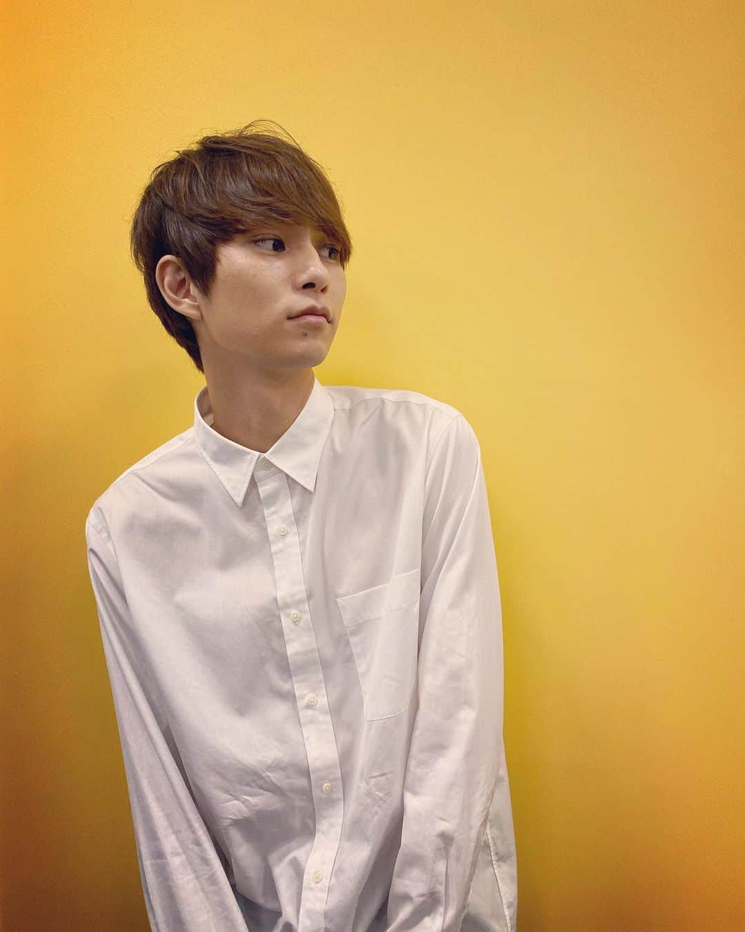 中山優貴のインスタグラム：「🟨 #yellow #white #shirts #fashion #summer #Collars」