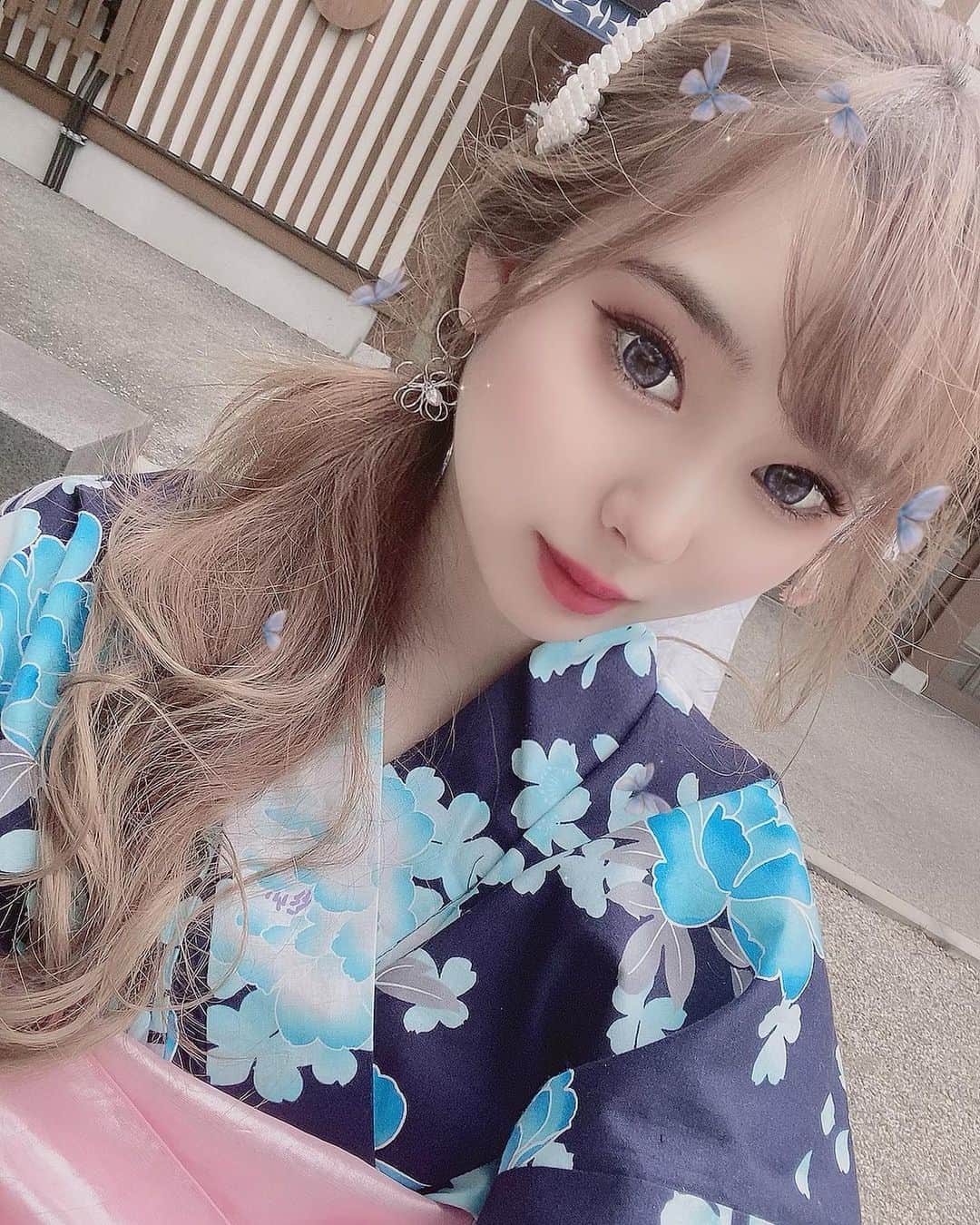 嶋谷愛（あいちゅん）のインスタグラム：「. #金シャチ横丁 に行ってきました🤍 初名古屋♥ . #名古屋 #浴衣 #blue #nagoya #kimono #💙」
