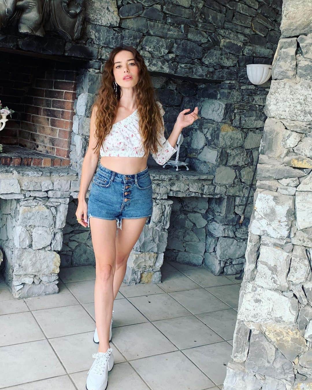 Ozge Gurelのインスタグラム：「Gelsin o zaman 5.bölüm💕💕@bayyanlisfox 🎉🎉」
