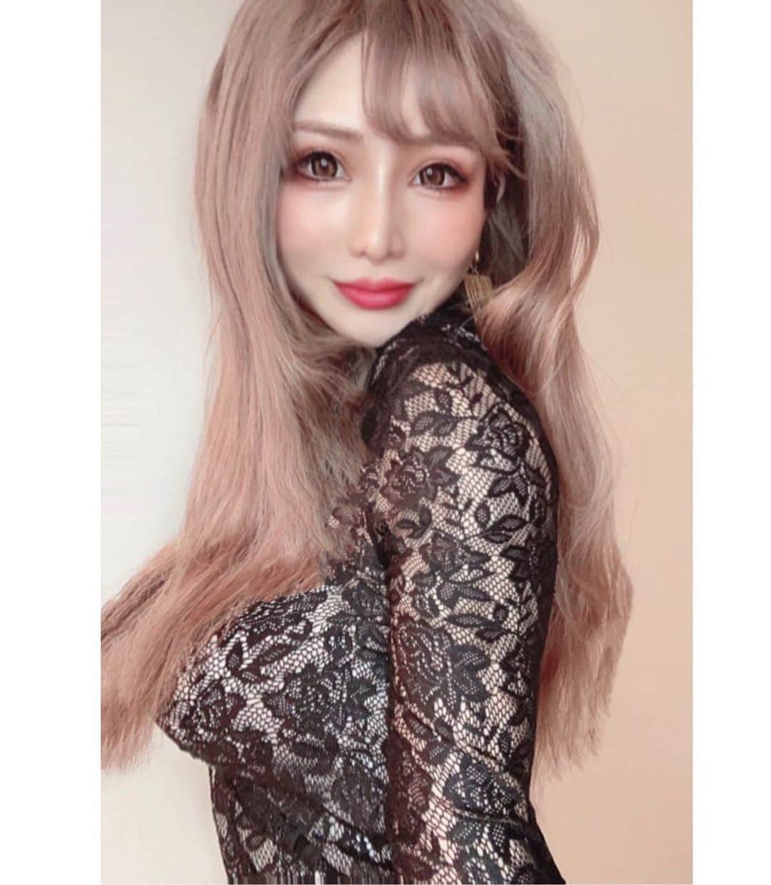 yoyo_hinaさんのインスタグラム写真 - (yoyo_hinaInstagram)「色気とはなんぞや🤷🏼  内面からの品やかと儚さがほしいこの頃です。。 今日もたくさんご予約ありがとうございました🌻 #色気 #美意識#美容室 #ミルクティーベージュ  #トレーニング女子#美容#整形 #サロン ...