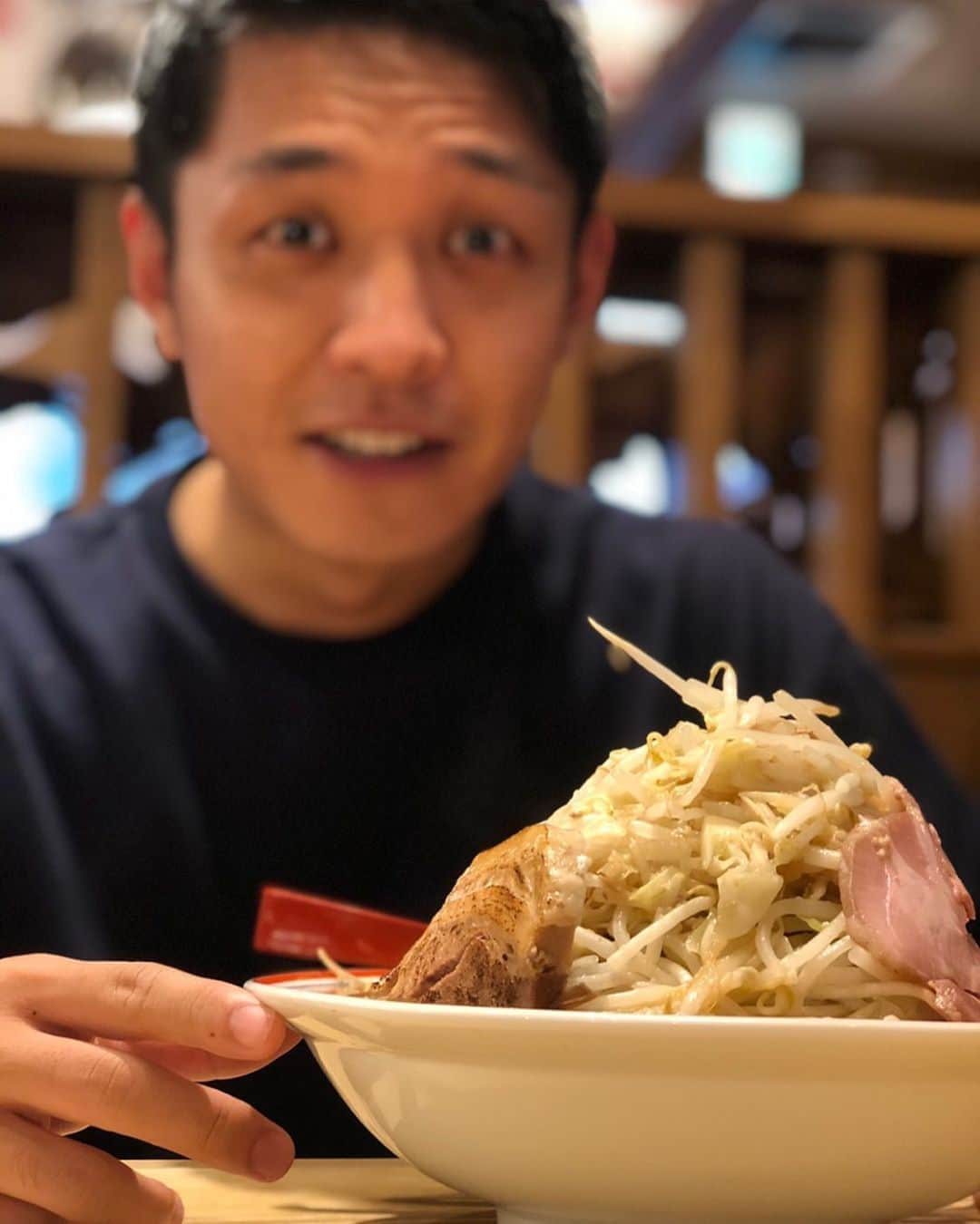 藤村晃輝さんのインスタグラム写真 - (藤村晃輝Instagram)「スパーク魂のロケとロケの合間の昼食で銀とらへ🐯麺大盛、野菜大盛…大満足☺️ #ラーメン #大分ラーメン #銀とら」7月24日 21時26分 - fujimura_koki_tos