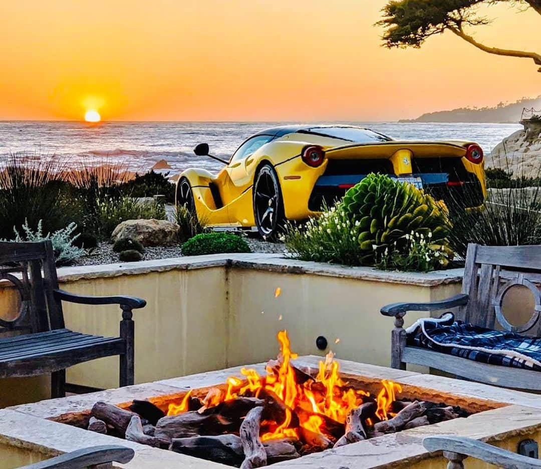 のインスタグラム：「Is a caption needed? 🚨🔥 . . . . . #Ferrari #LaFerrari #FerrariLaFerrari #Giallo #Sunset #Fireplace #Racecar #Amazing #Wow #Pic @yonly65」
