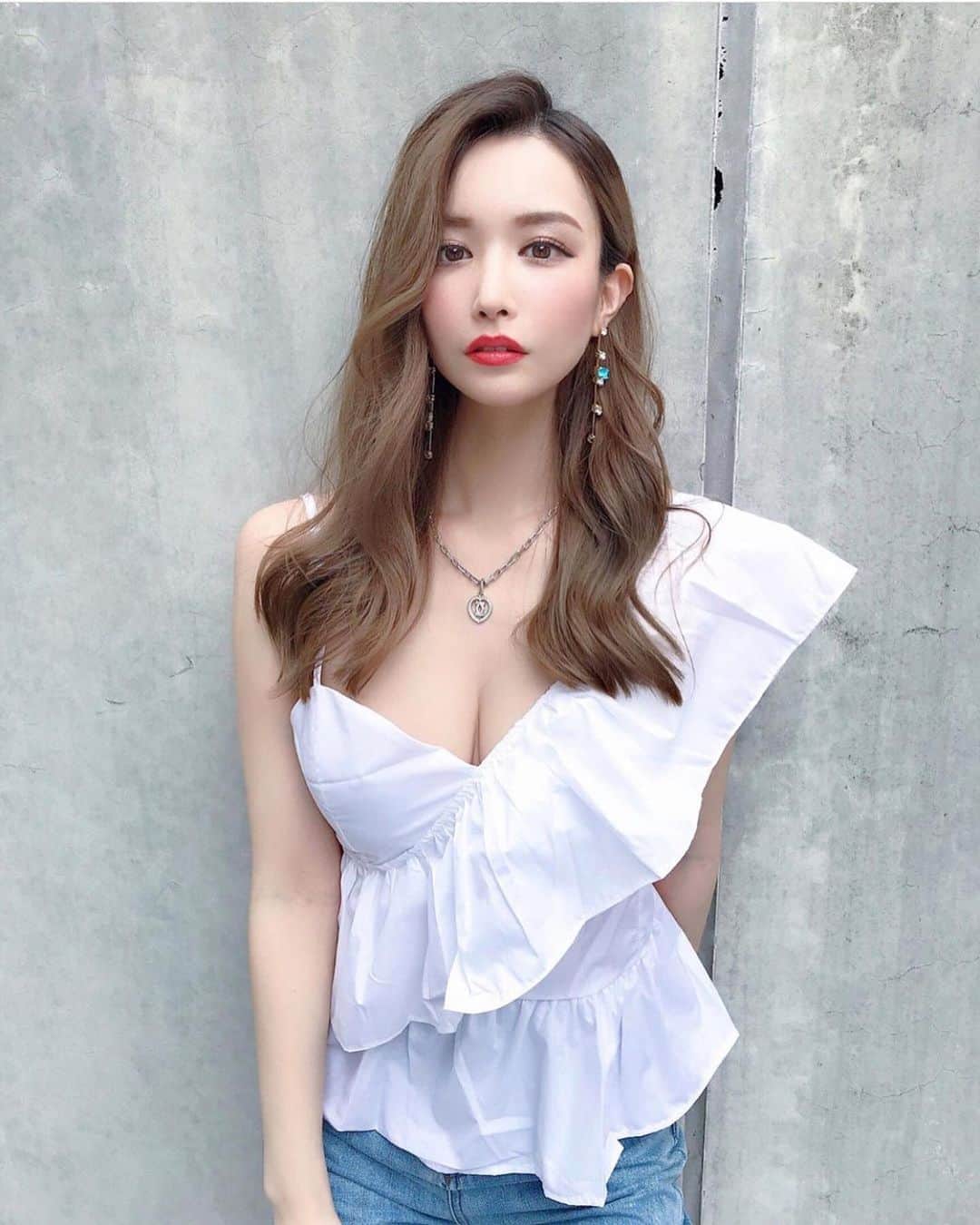 美女JAPANのインスタグラム：「どうも美女JAPANです！✨ ＊ ＊ 今回ご紹介するのはこの方‼️ ＊ IYOさん！@iyoyoshimi ＊ ＊ かわいすぎる！💕 とてもスタイルいいし、すごいセクシーですね！💕 ＊ ＊ IYOさんのアカウントには他にも素敵な投稿がたくさんあります✨ ＊ 皆さんも是非チェックしてみてね🧸 ＊ ＊ 明日の投稿もお楽しみに！！ ＊ ＊  #色気 #可愛い #綺麗 #かわいい #セクシー #写真集 #モデル  #水着 #美肌 #笑顔 #スタイル抜群 #可愛い #可愛すぎ #会いたい #天使 #美女 #美人 #美しい #スタイル #ヌード #スタイル抜群 #美脚 #お尻 #エロ #美乳 #素敵 #カワイイ #応援」