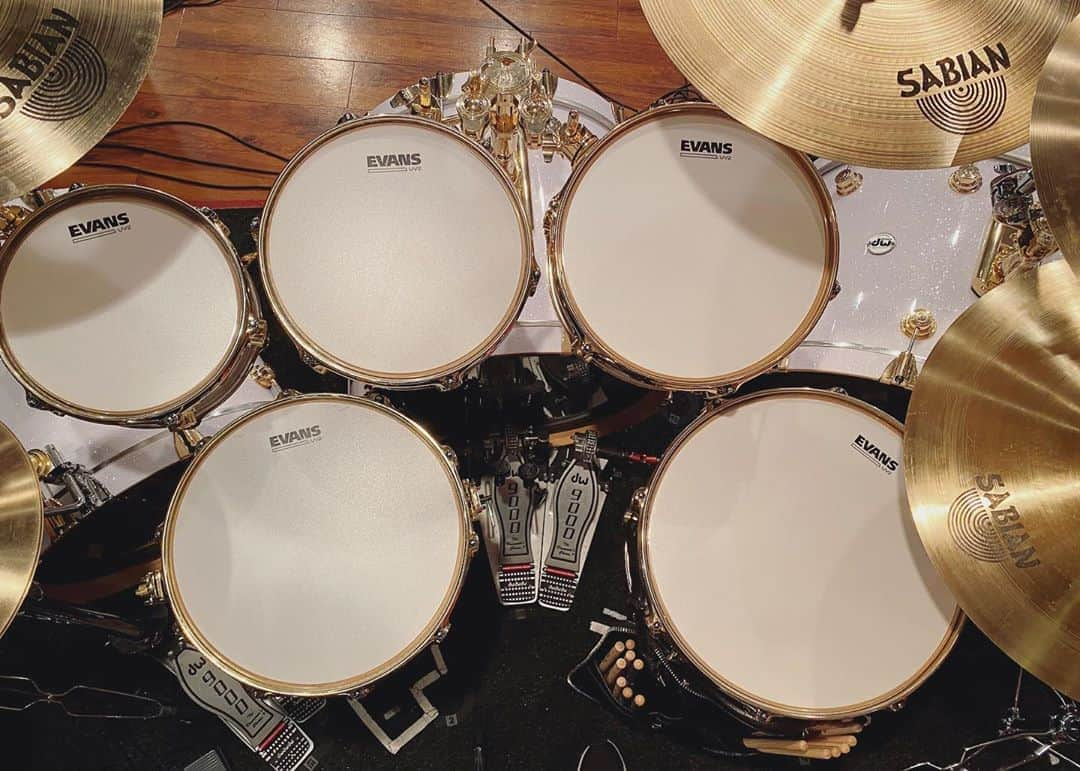 Marinaさんのインスタグラム写真 - (MarinaInstagram)「Changed drum heads - new EVANS. love'em!  . . タムとフロアをG2からUV2に張り替えました！スネアは元々UV2を使っていたので、これで全てのヘッドがUV2に。ミッド感がより増してとってもいい感じ！ . #Aldious #AldiousMarina #アルディアス #femalemusician #femaledrummer #drummer #drums #dwdrums #sabian #drumslife #drummergirl #girlband #music #drumstagram #evans #instagood #dress #blackandgold #vicfirth #myperfectpair #girl #outfit #ドラム #ドラマー」7月24日 21時50分 - aldiousmarina