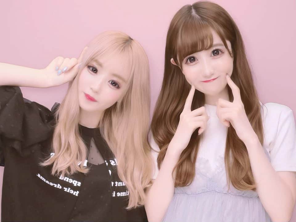 田口未彩のインスタグラム：「🌷 . . 今日めちゃめちゃやばい間違えして凹んだ〜🥺笑 けどひよりが沢山笑わせてくれた🥺🥺ありがたや、 . . なんかプリのひよりがばぶすぎて みぃめっちゃお姉さん🐥 . . . #ぷりんと倶楽部 #ぷりくら #ぷり　#プリクラポーズ #ぷりくらぽーず　#大人女子」