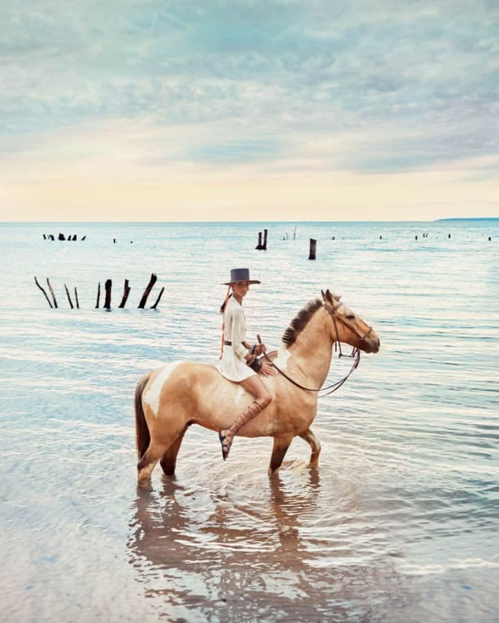ShopBAZAARさんのインスタグラム写真 - (ShopBAZAARInstagram)「Visualizing this picturesque moment into existence. Happy Friday!  Harper's BAZAAR, March 2020 Photographer: Camilla Akrans Stylist: Patrick Mackie」7月24日 22時05分 - shopbazaar
