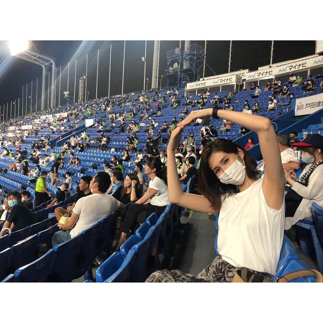 春輝のインスタグラム：「今シーズン初観戦は引き分け🐰 大城選手固め打ち！ 吉川選手、丸選手HR！ ７投手継投0封！ パーラ選手、宮國投手、大事に至らないといいですが…(´･_･`)  一先ず負けずにホッとしている私です💦笑 今までと違った観戦スタイルでも、球場に行けたのはとても嬉しいですね😊  #週刊ジャイアンツ#日テレG+ #読売巨人軍#GIANTS#ジャイアンツ#巨人 #NPB#プロ野球#セリーグ#baseball #春輝#haruki」