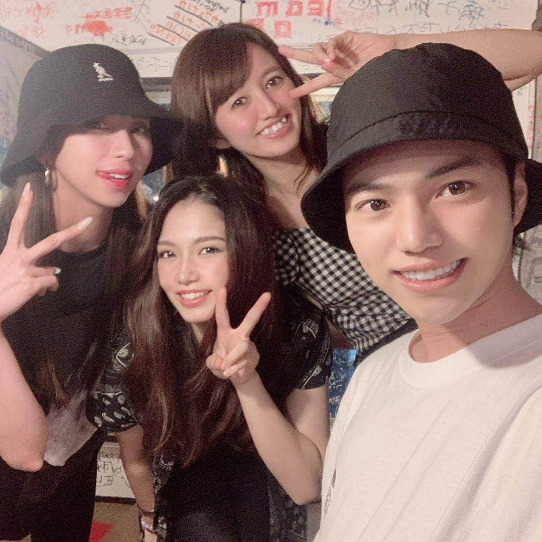 岩野理沙さんのインスタグラム写真 - (岩野理沙Instagram)「事務所の大好きなみんな♥️♥️♥️🥰  話しながら 食べながら かわいくて、 楽しくて 優しくて 癒された🏵️🥰  ほーんとかわい🥰🥰🥰♥️ らぶがすぎる✨🎶  笑いすぎた😂😂😂♥️  #jmix #自慢　#LOVE　#可愛い　#バケハ 　#事務所　#model　#モデル事務所　#癒し　#smile」7月24日 21時58分 - risaiwano