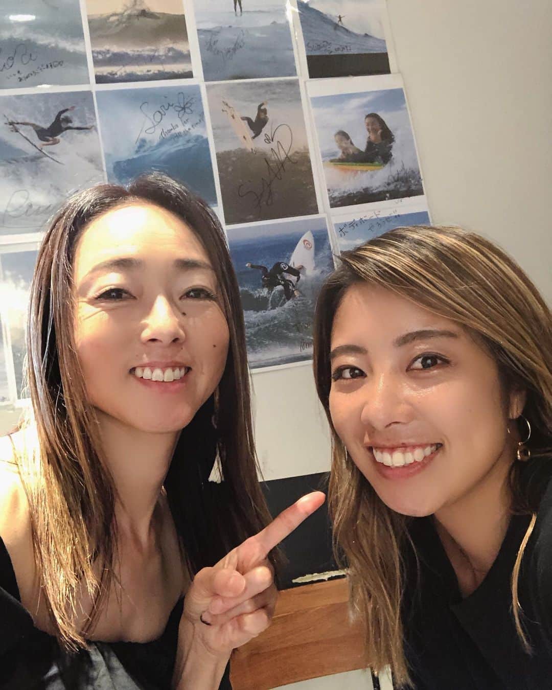 岡部亜紀のインスタグラム：「海岸通りの美容室@f.paradeseaside でサマーカット💇🏼‍♀️ カラーもカットも店長くにさんにお任せしてます💙 @parade92  可愛いみなとがお出迎えしてくれまーす💙 @minaaaaato  一宮おすすめ美容室です👍🏽」