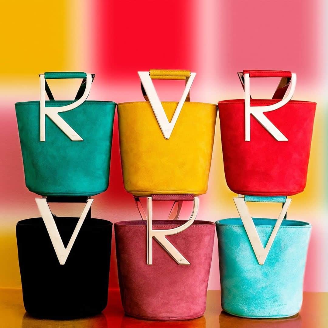 ロジェ・ヴィヴィエさんのインスタグラム写真 - (ロジェ・ヴィヴィエInstagram)「Finely crafted in leather and suede, the #RVMiniBag by @GherardoFelloni is perfect for casual days and dressed up nights. #RogerVivier#SS20 #GherardoFelloni   Discover the collection through link in bio.   Photography: @Ilariadatri_」7月24日 22時00分 - rogervivier
