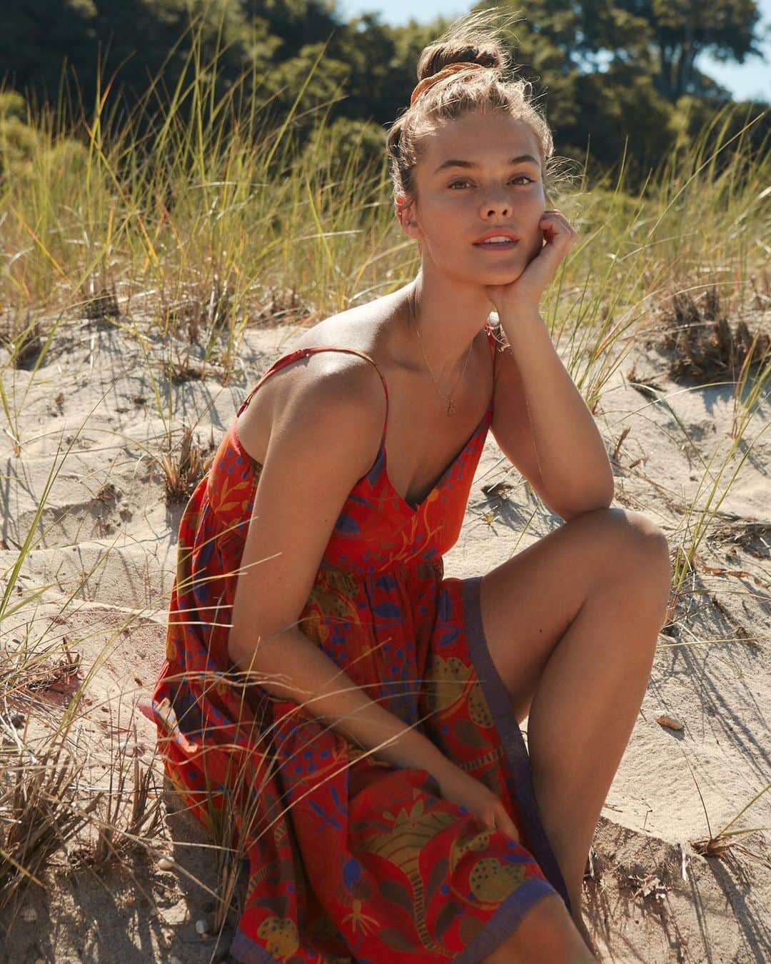 Anthropologieさんのインスタグラム写真 - (AnthropologieInstagram)「Hit the beach in the most radiant of reds ❤️ Find more show-stopping dresses and stunning cover-ups at the link in our bio.」7月24日 22時03分 - anthropologie